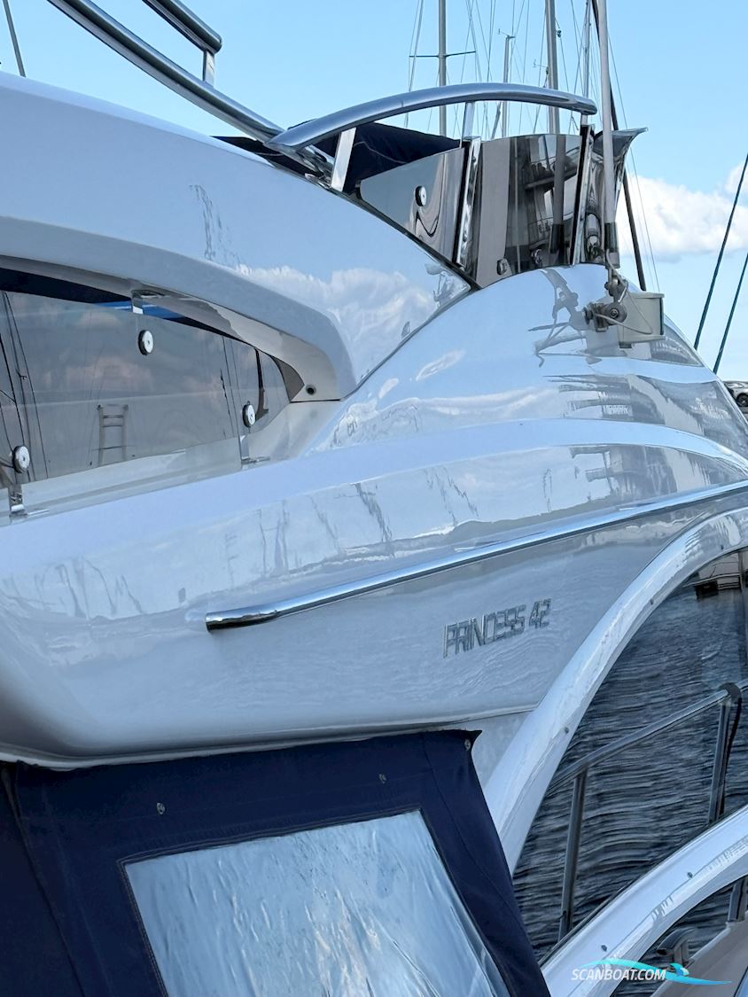 Princess 42 flybridge