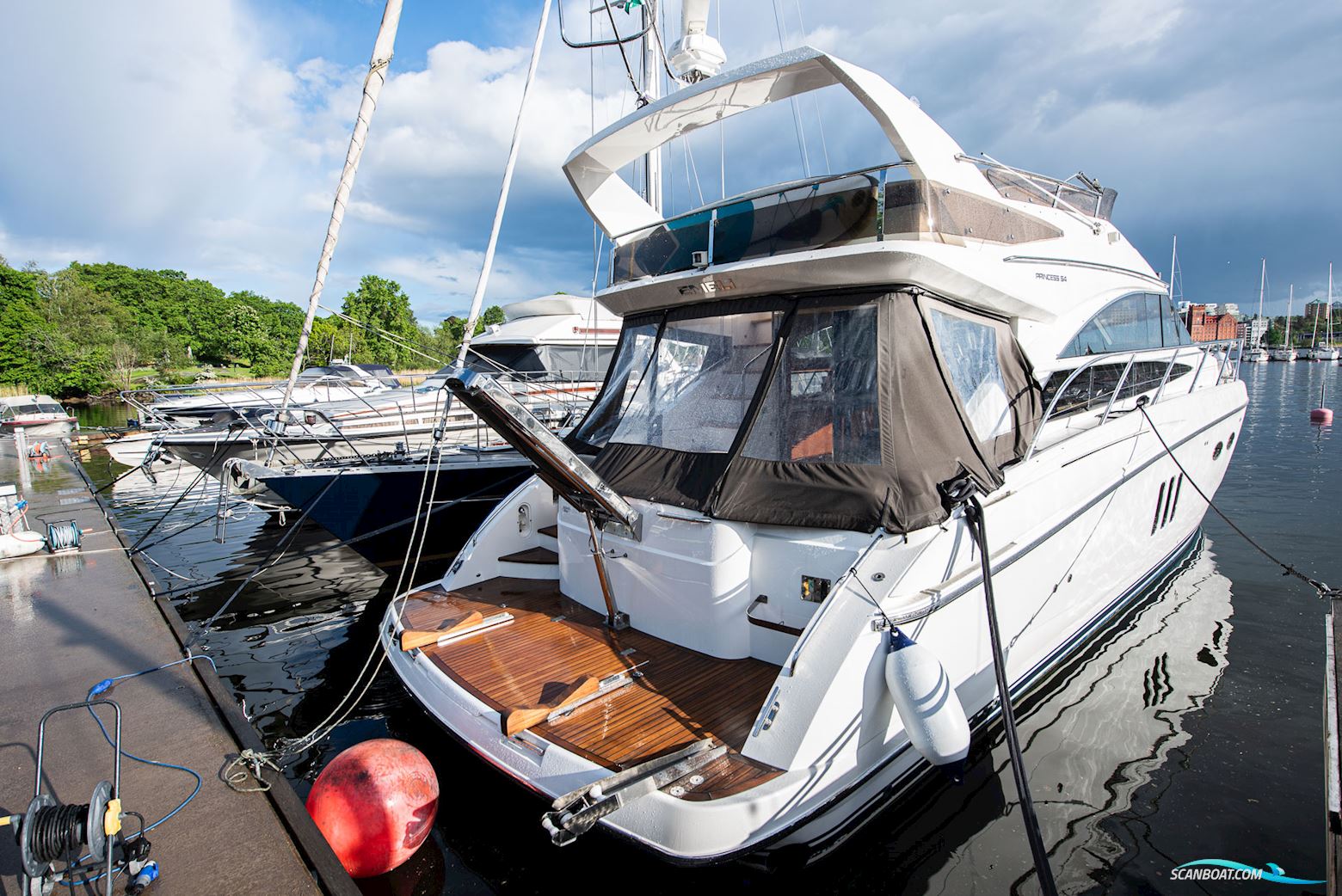 PRINCESS 54