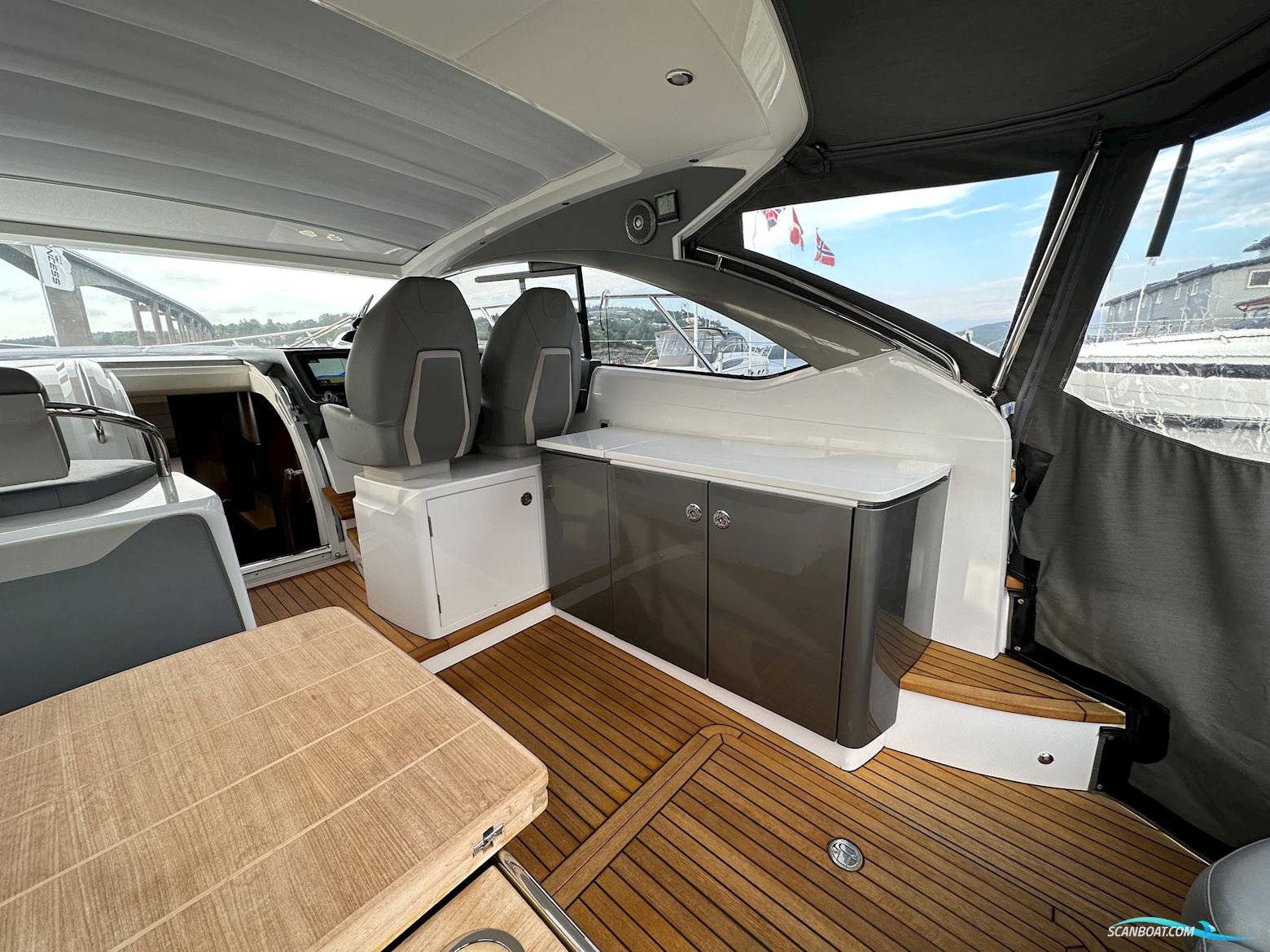 PRINCESS V40
