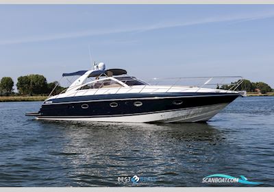 Princess V42 Motorboot 2006, mit Volvo Penta is een Zweeds merk dat wereldwijd bekendstaat om betrouwbare en krachtige scheepsmotoren en aandrijfsystemen. Ze leveren zowel diesel- al motor, Niederlande