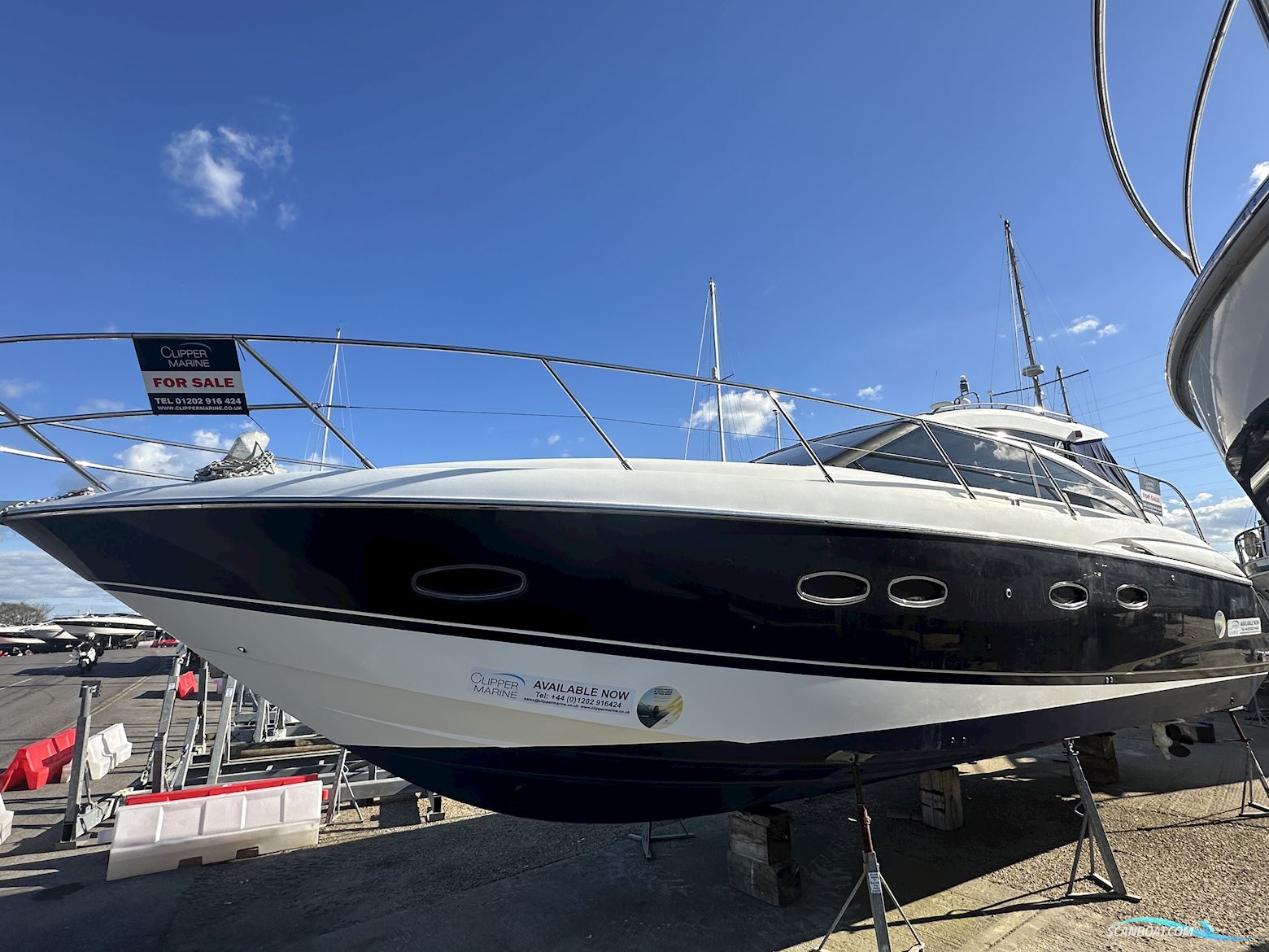 Princess V42 Motorboot 2011, mit Volvo Penta motor, England