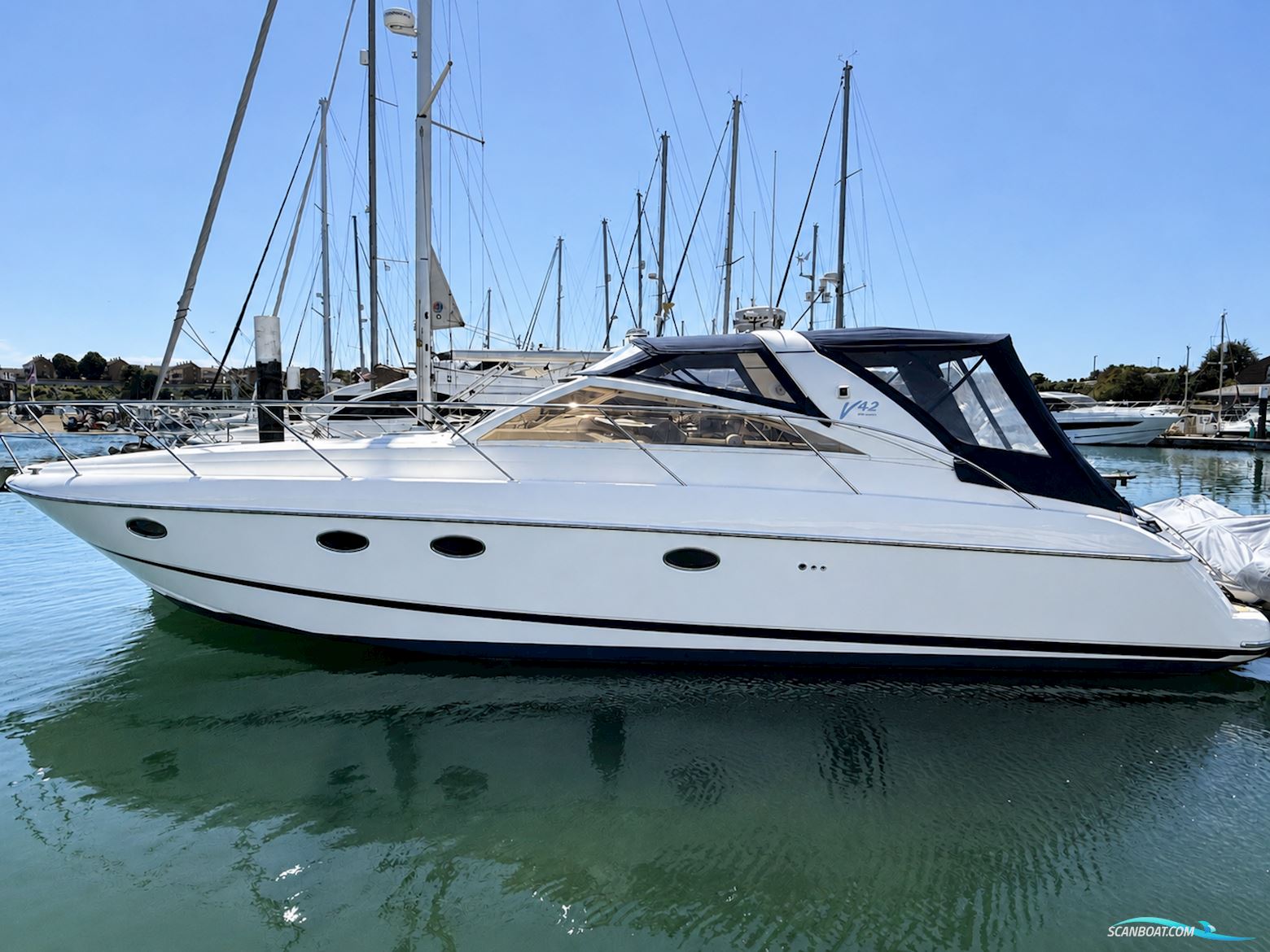 Princess V42 Motorboot 2005, mit Volvo Penta motor, England