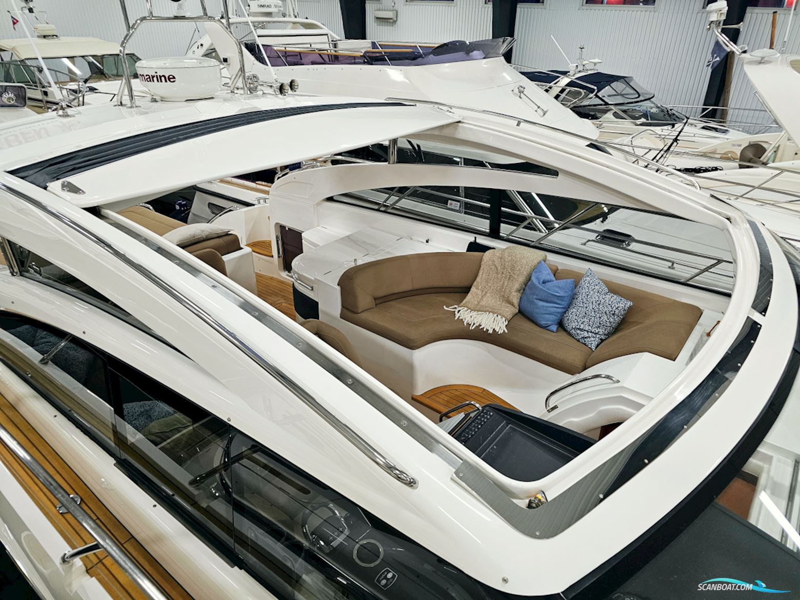 Princess V42 Volvo Penta D6-370 Joystick control