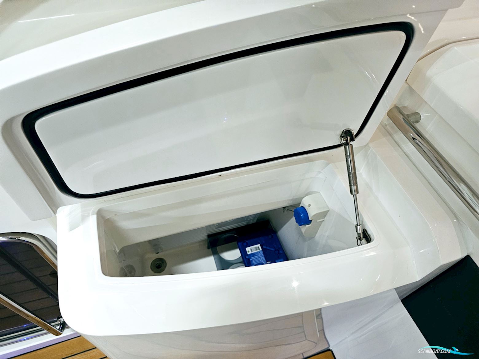 Princess V42 Volvo Penta D6-370 Joystick control