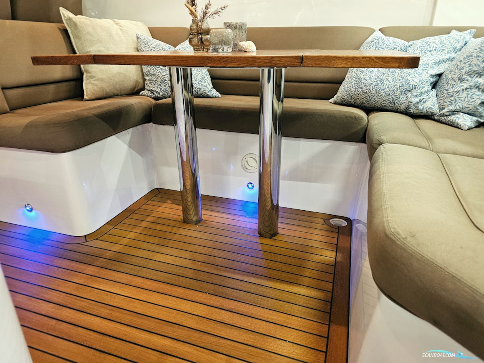 Princess V42 Volvo Penta D6-370 Joystick control