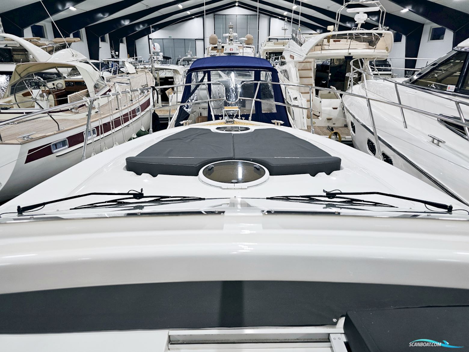 Princess V42 Volvo Penta D6-370 Joystick control