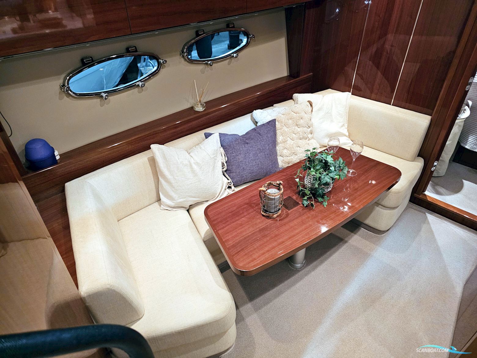 Princess V42 Volvo Penta D6-370 Joystick control