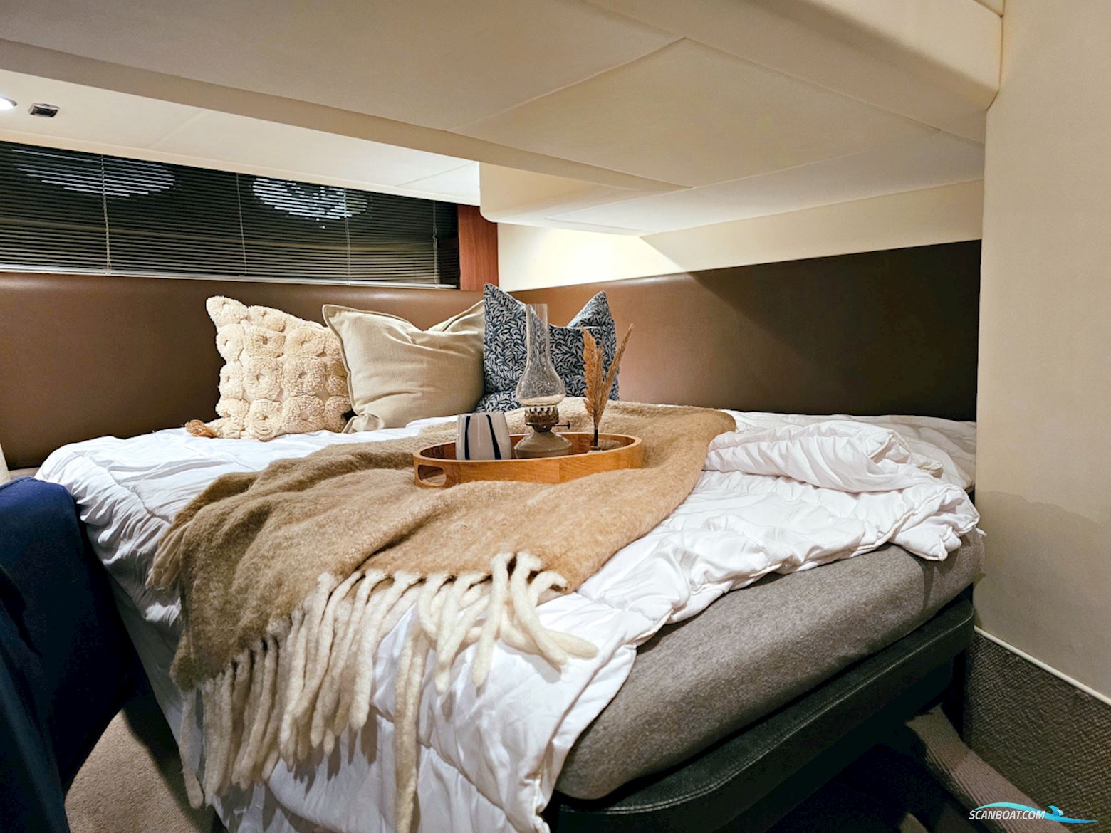 Princess V42 Volvo Penta D6-370 Joystick control