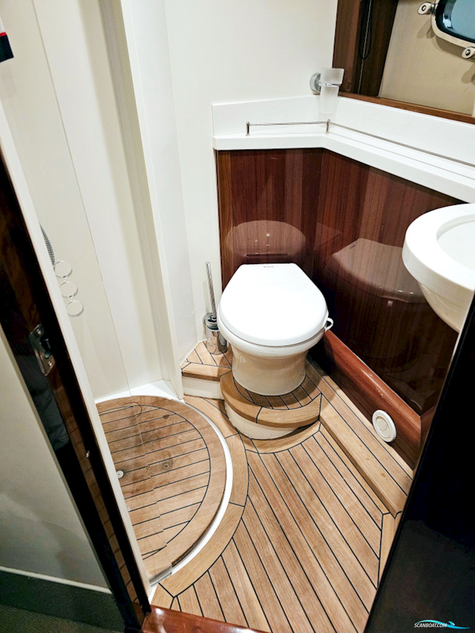 Princess V42 Volvo Penta D6-370 Joystick control