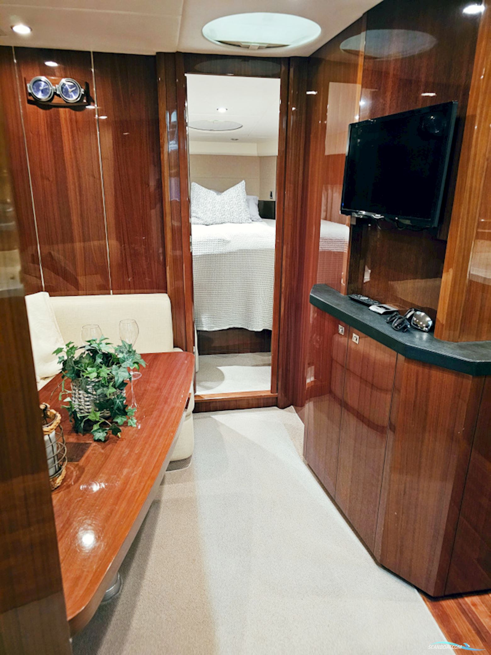 Princess V42 Volvo Penta D6-370 Joystick control