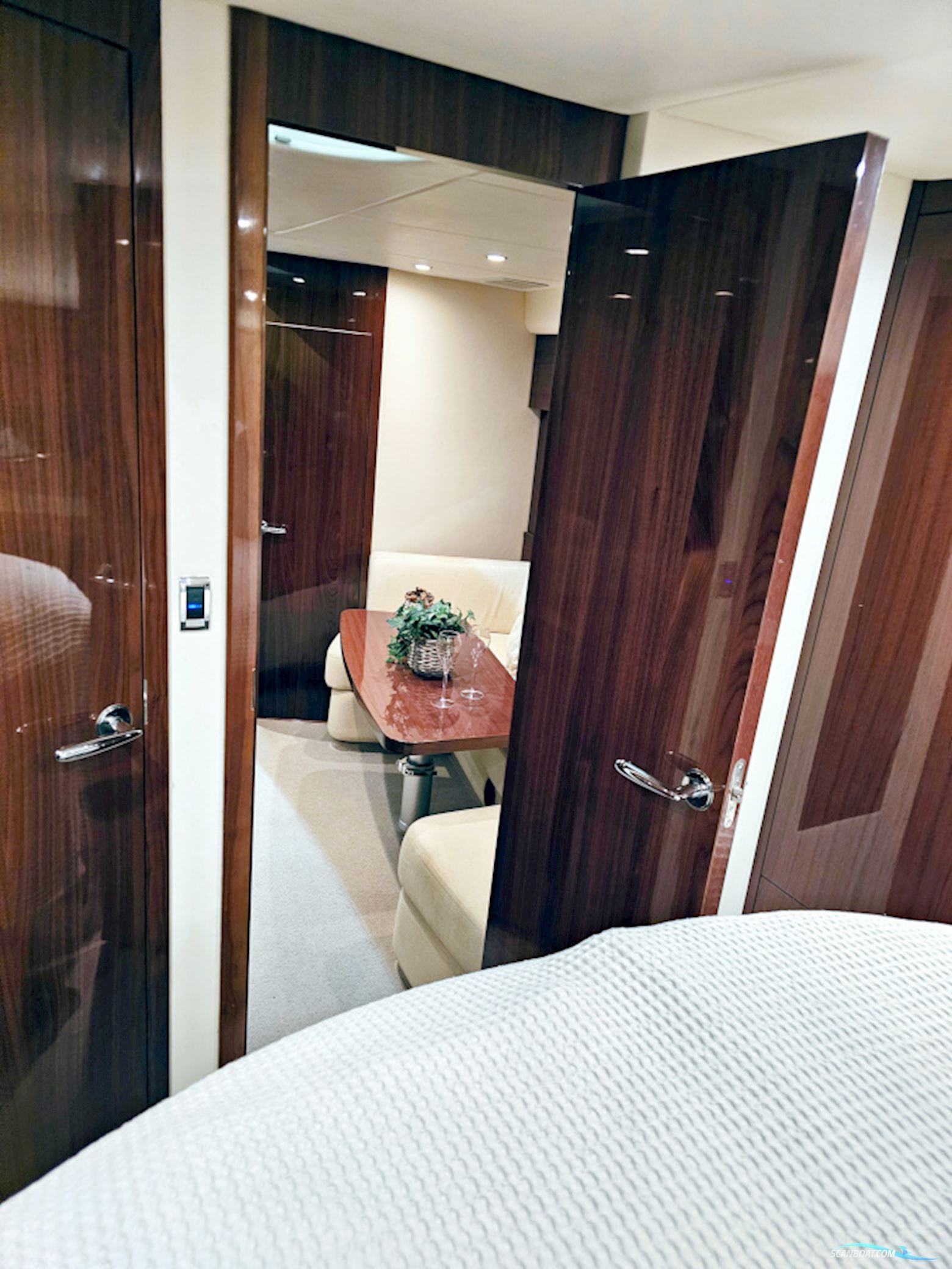 Princess V42 Volvo Penta D6-370 Joystick control