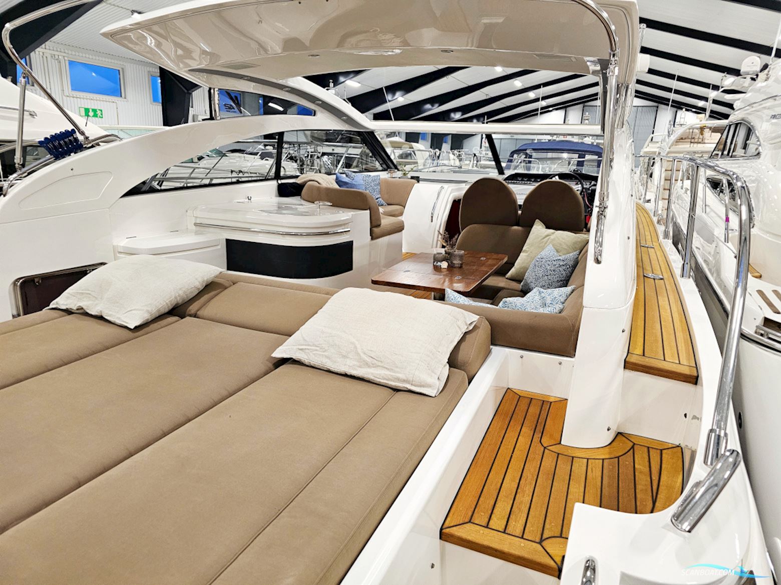 Princess V42 Volvo Penta D6-370 Joystick Control