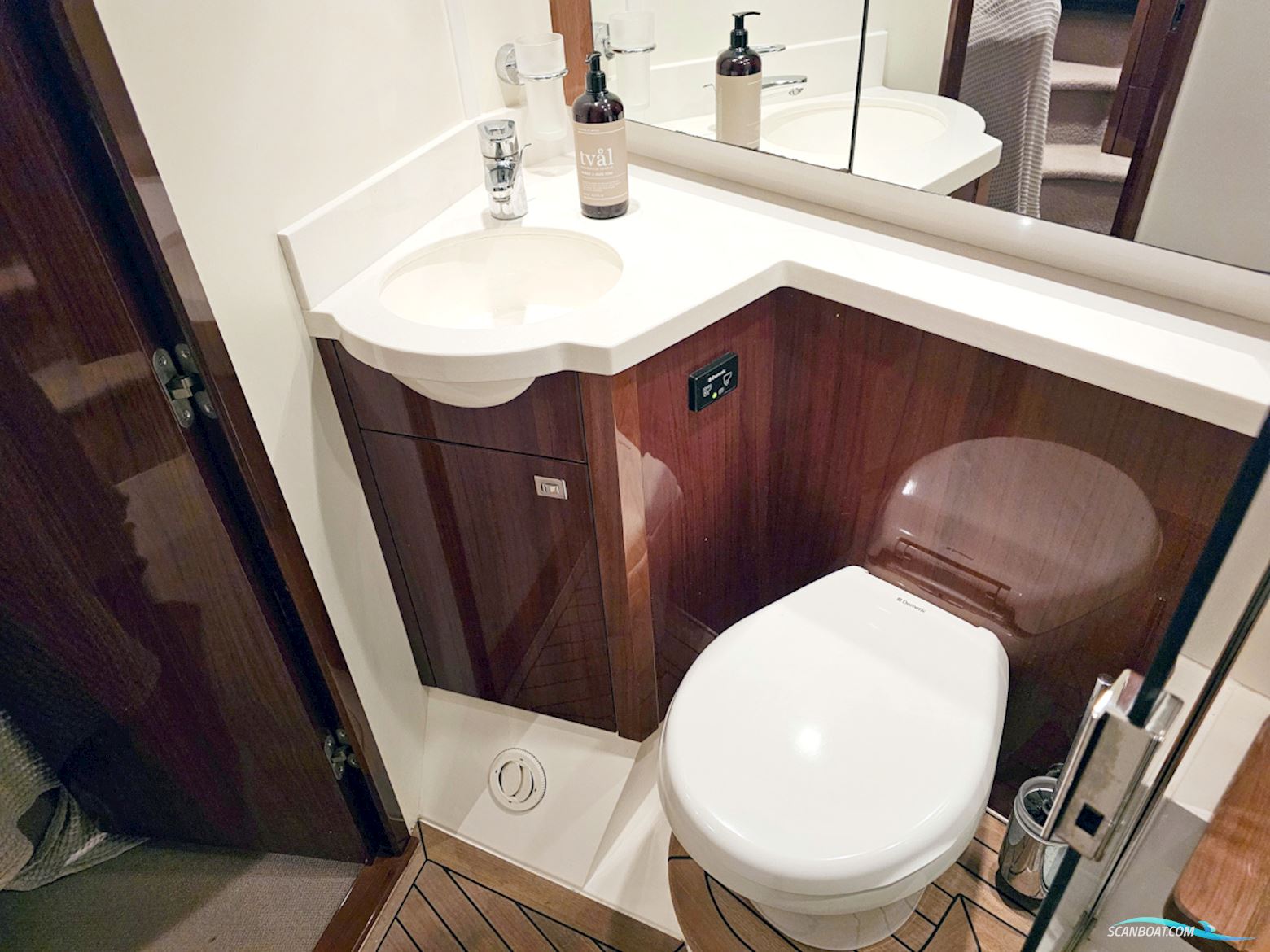 Princess V42 Volvo Penta D6-370 Joystick Control