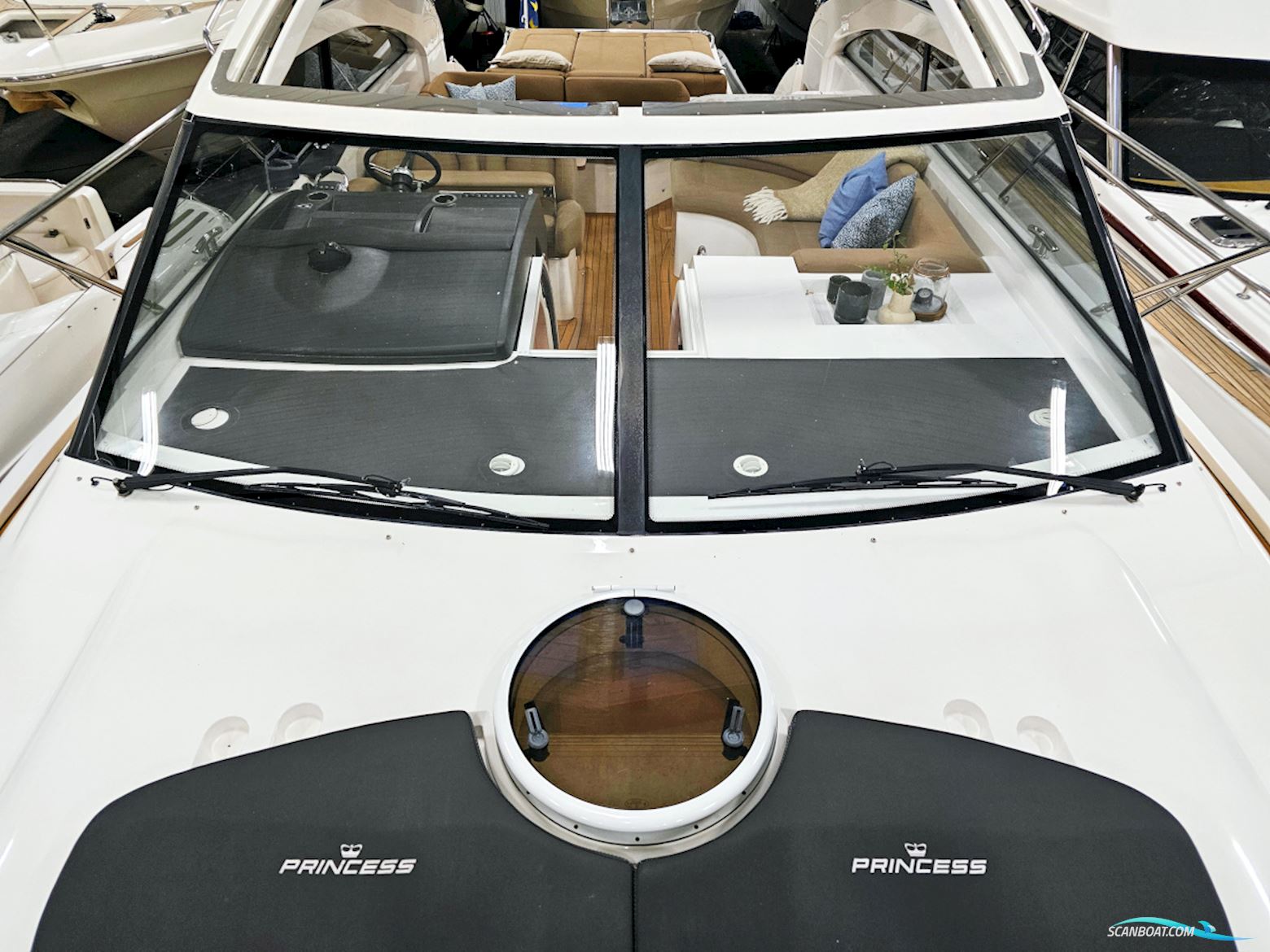Princess V42 Volvo Penta D6-370 Joystick control