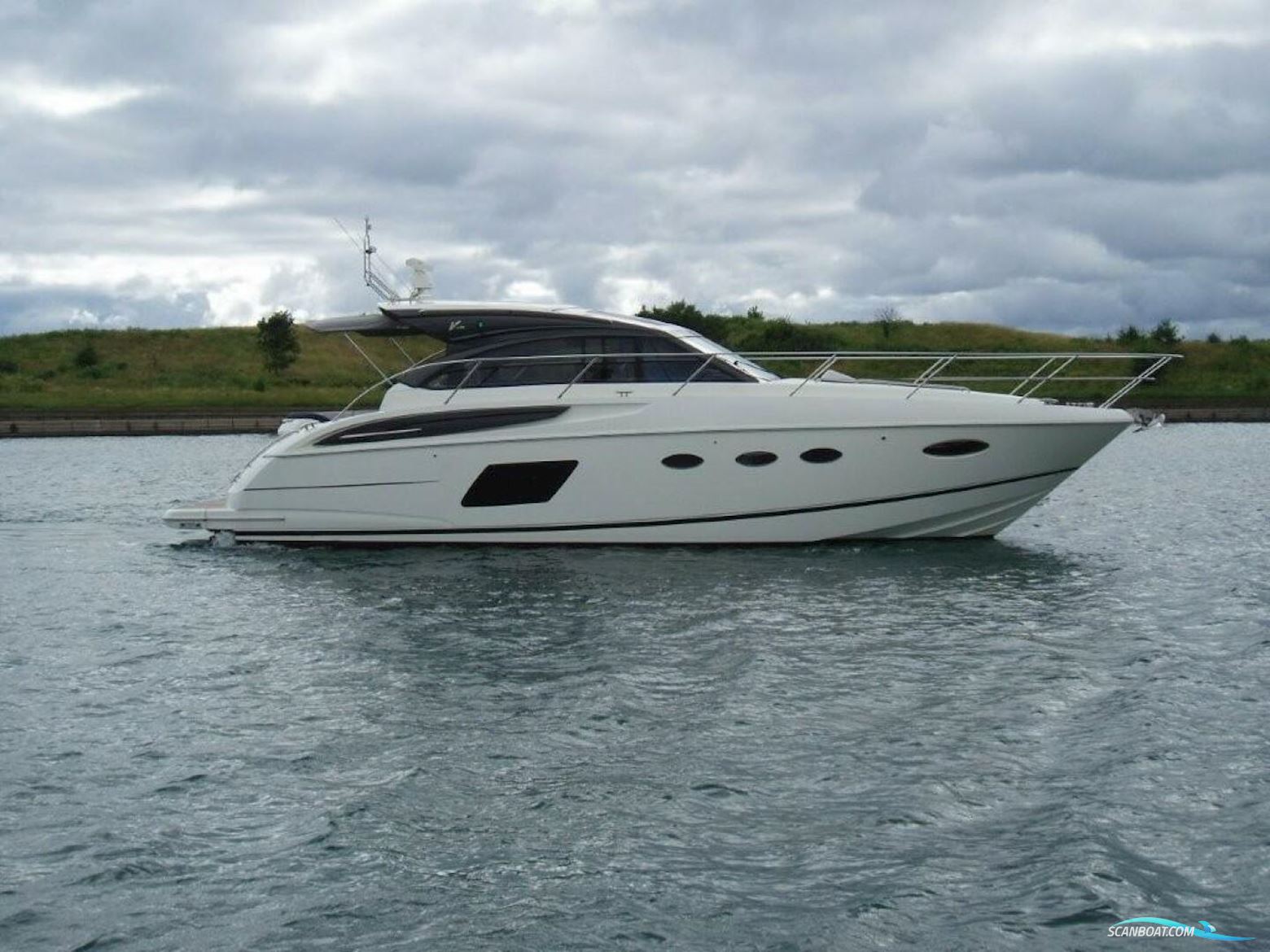 Princess V48 Motorboot 2017, mit Volvo Penta IPS600 motor, Dänemark