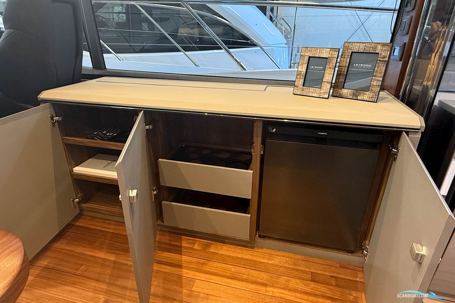 Princess V50 Deck Saloon