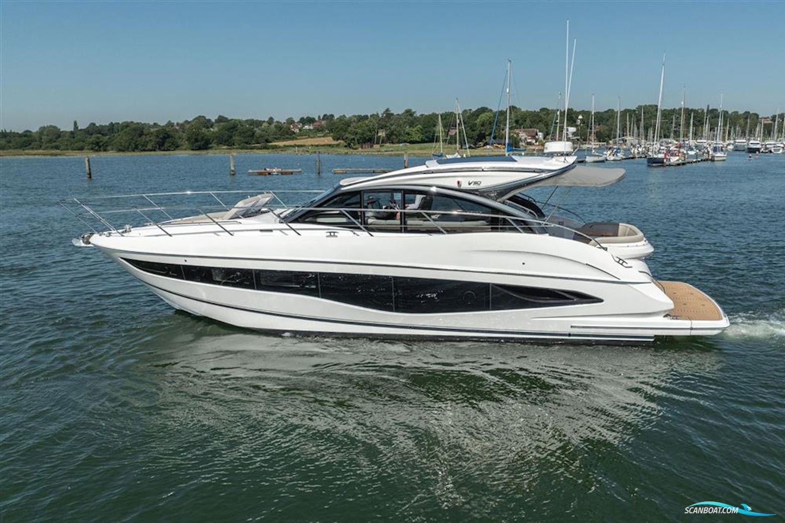 Princess V50 Motorboot 2024, mit 2 x Volvo Ips 650 motor, England