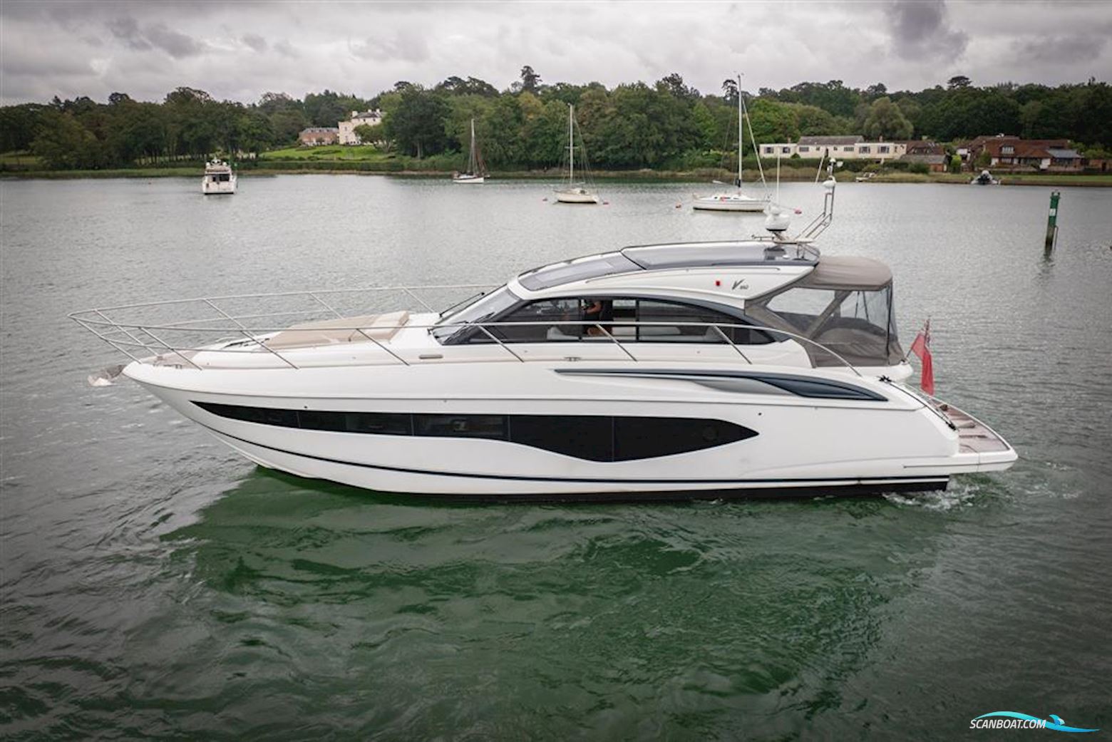 Princess V50 Motorboot 2021, mit 2 x Volvo Ips 650 motor, England