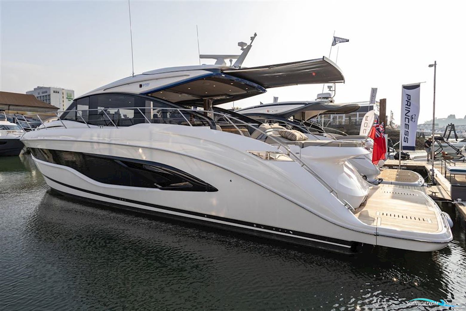 Princess V55 Motorboot 2024, mit 2 x Volvo D13 1000 motor, England