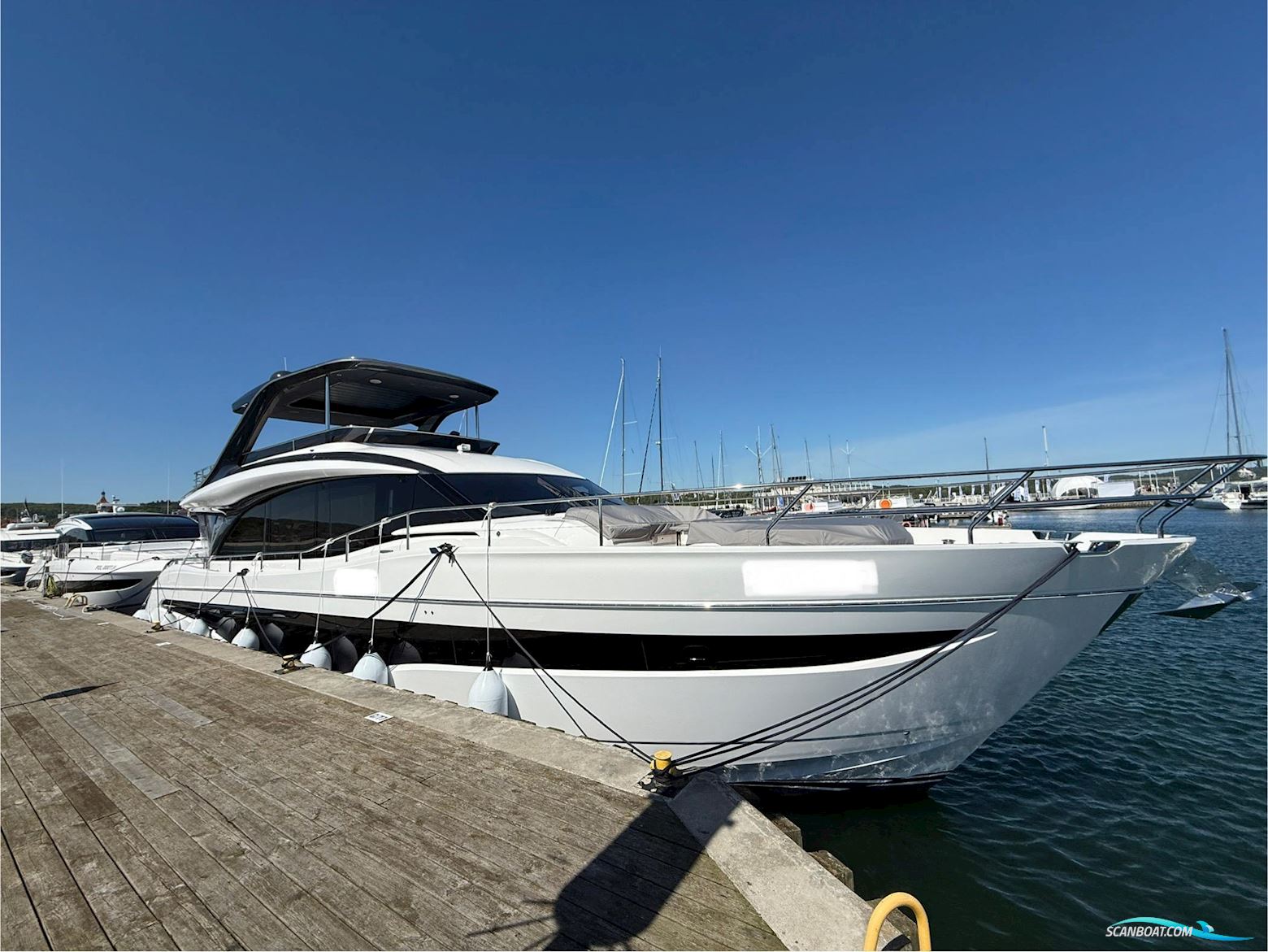 Princess Y72 Motorboot 2024, mit MAN V12 motor, Polen