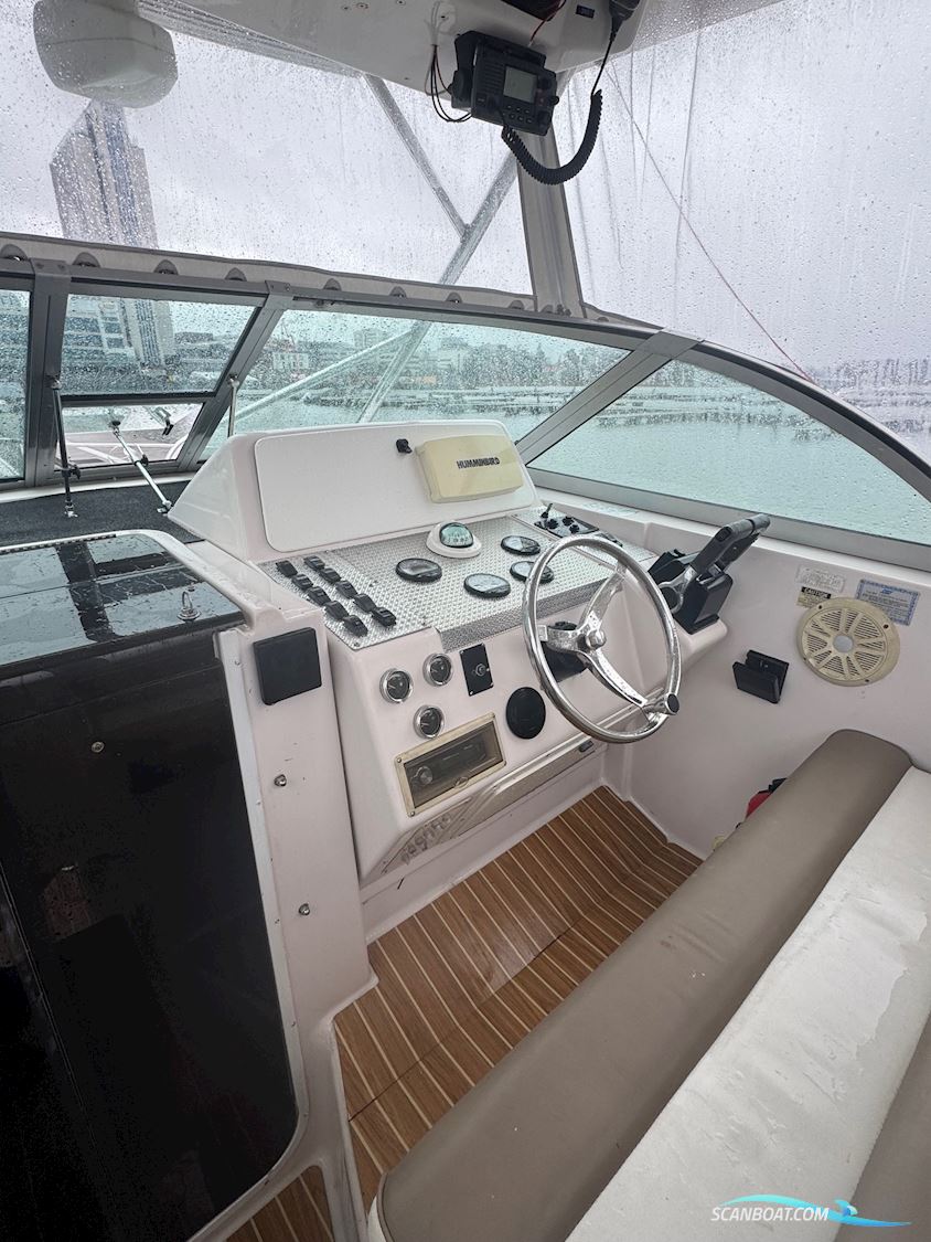 Proline 2950 Mid Cabin