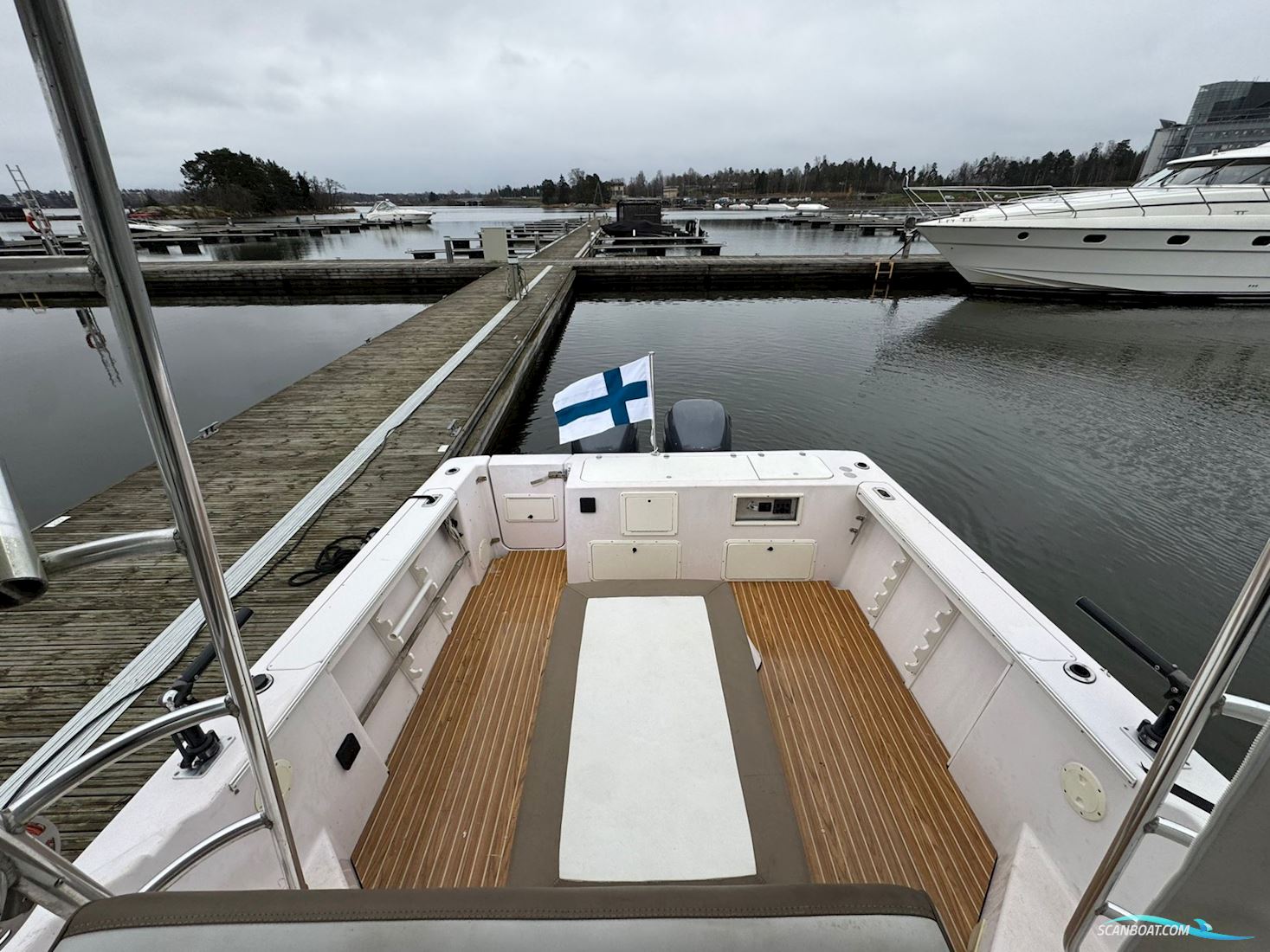 Proline 2950 Mid Cabin