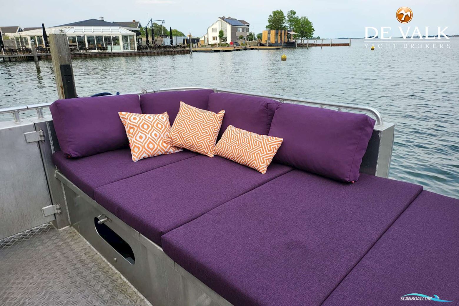 QROOZ Floating Appartment