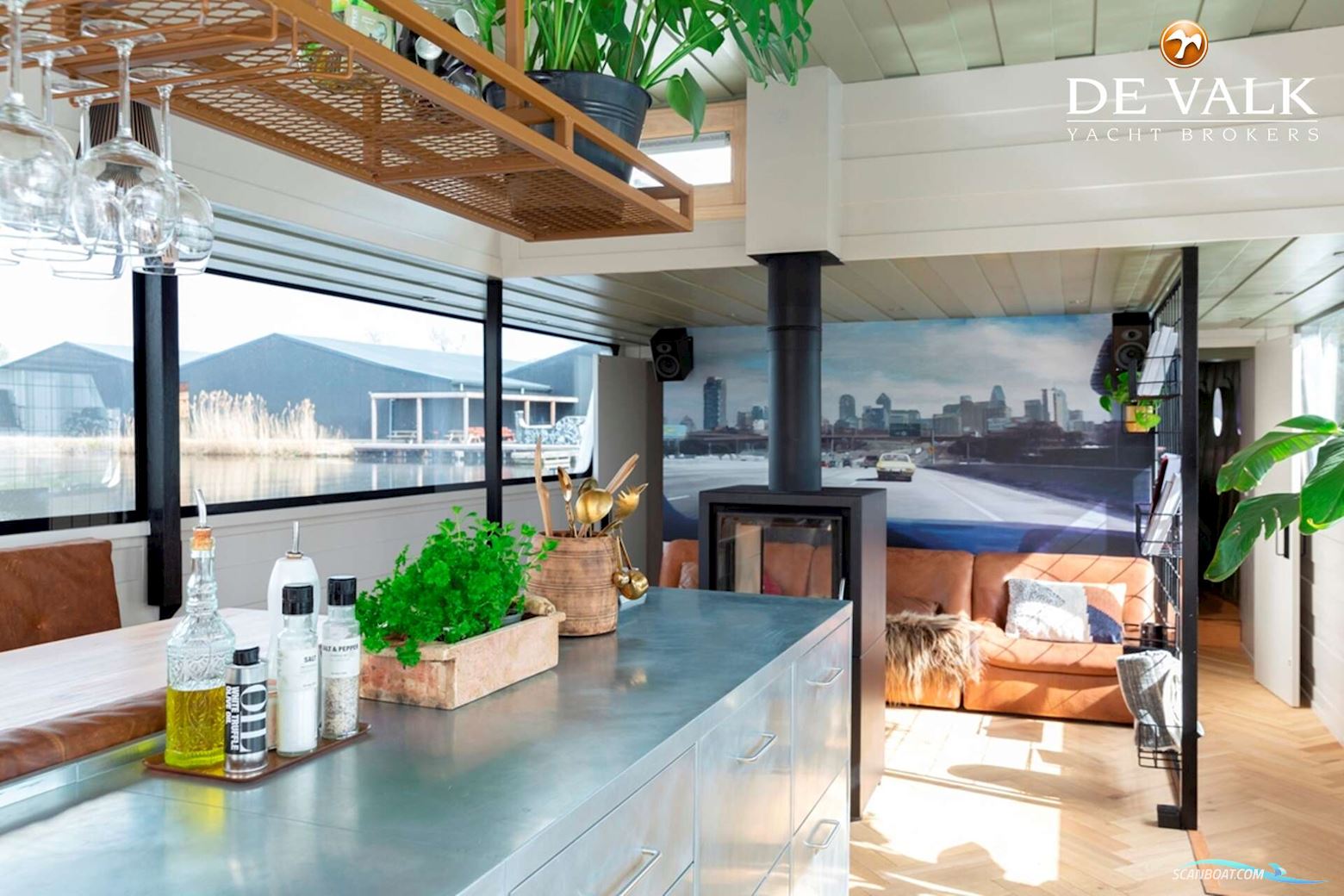 QROOZ Floating Appartment