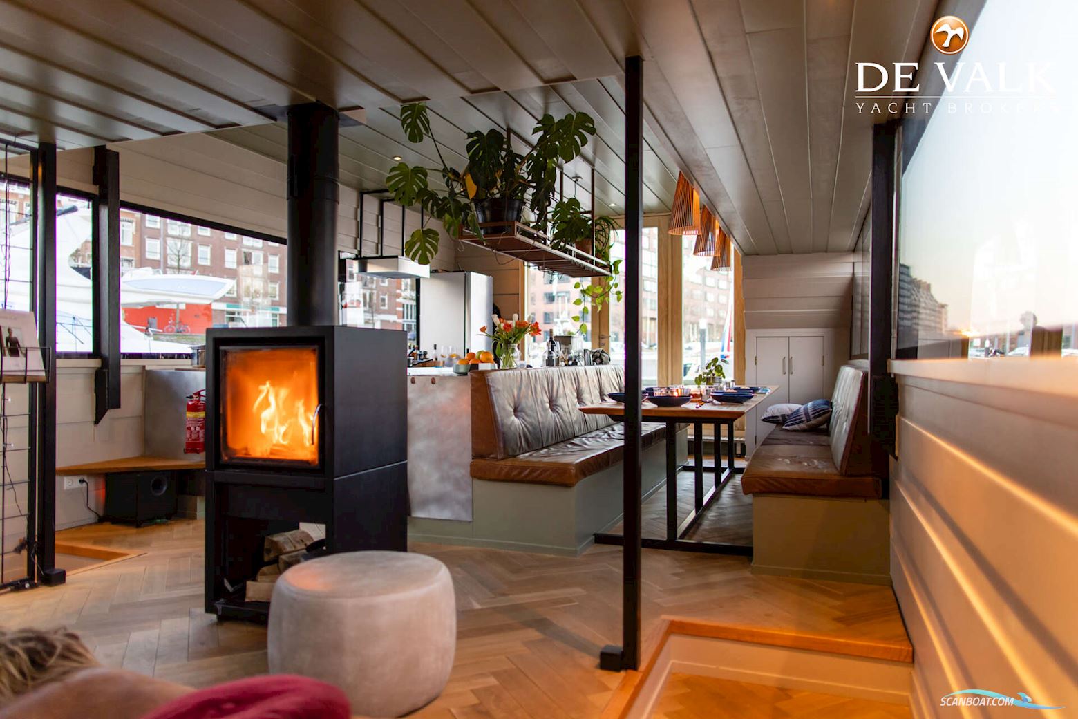 QROOZ Floating Appartment