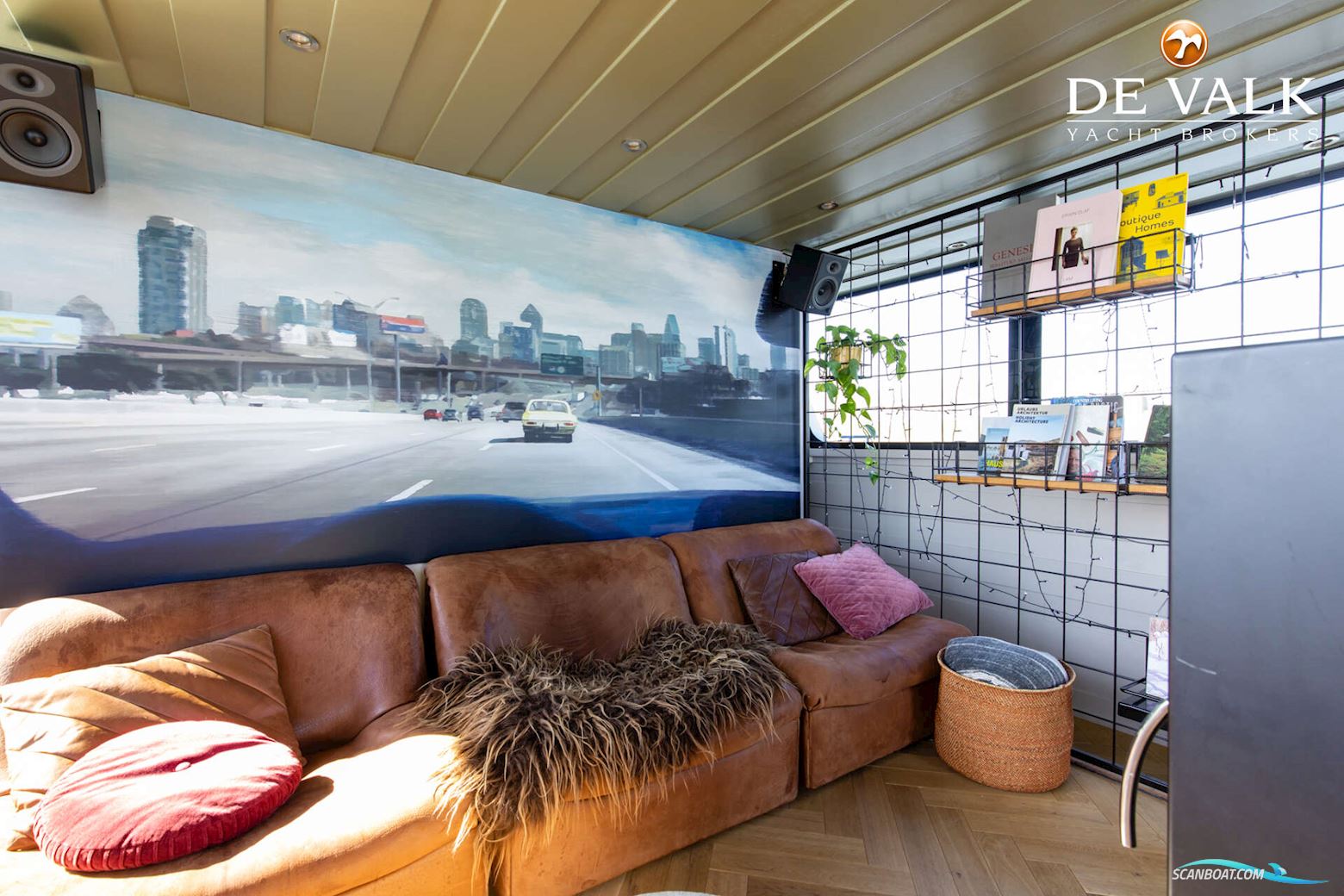 QROOZ Floating Appartment