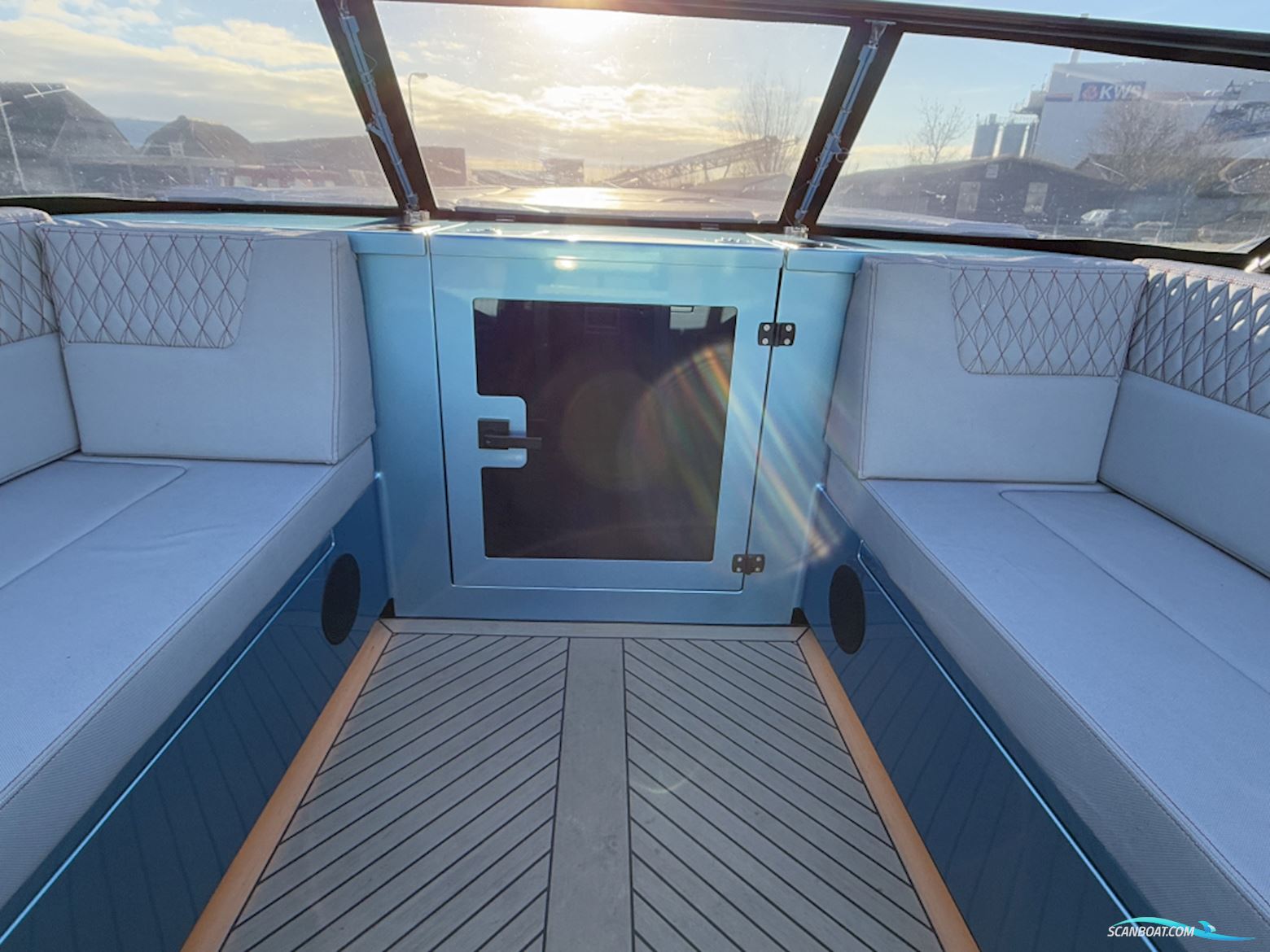 Qualia 25 Cabin
