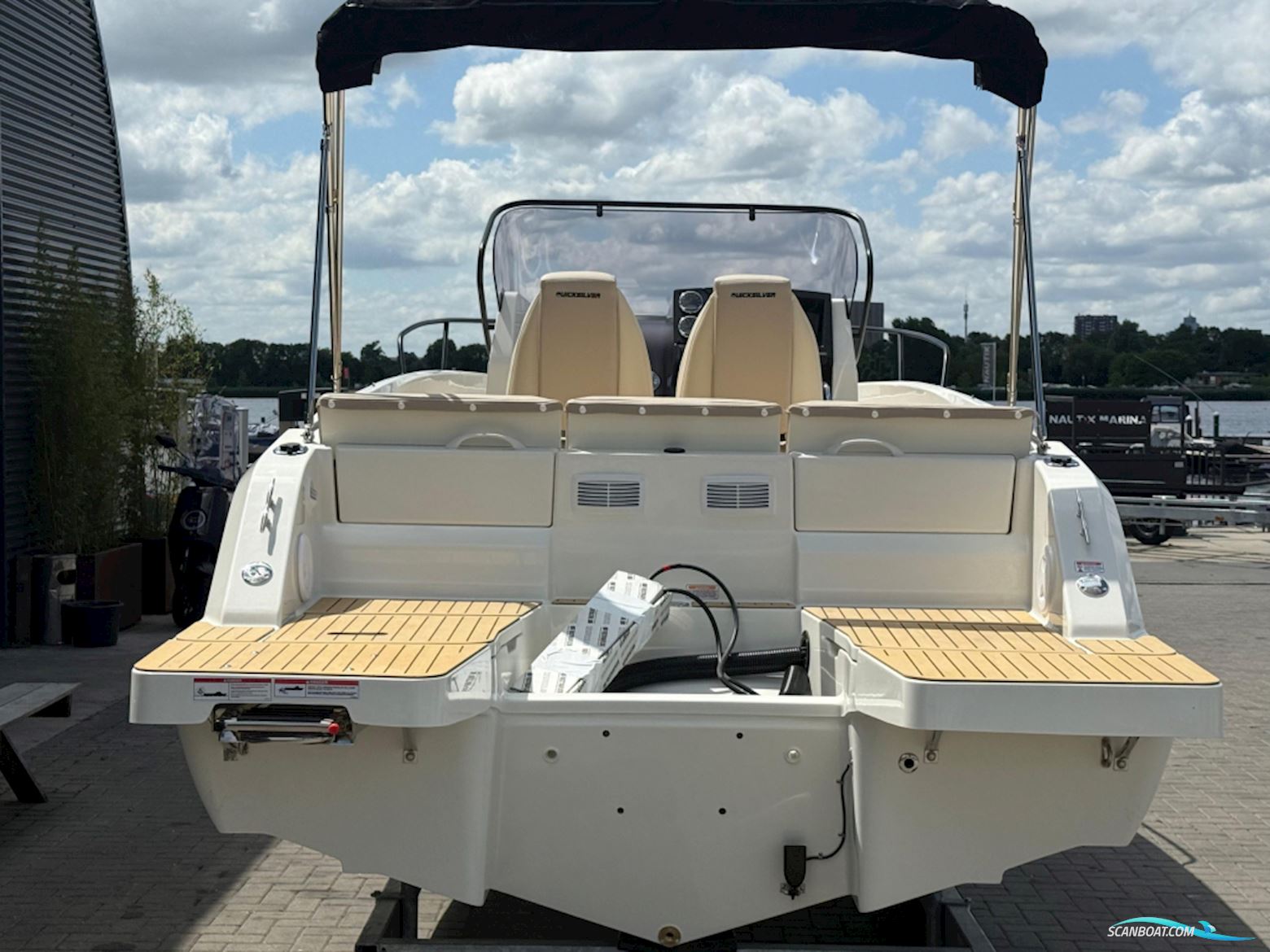 Quicksilver  705 Open