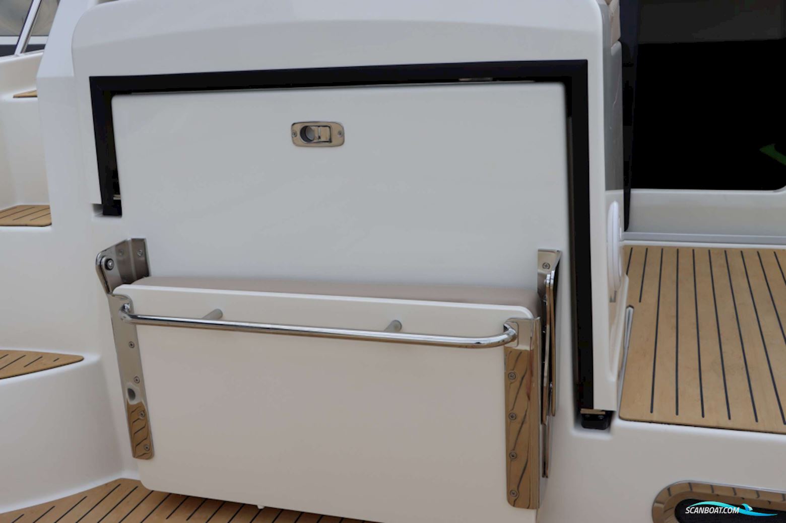 Quicksilver  Activ 875 Sundeck