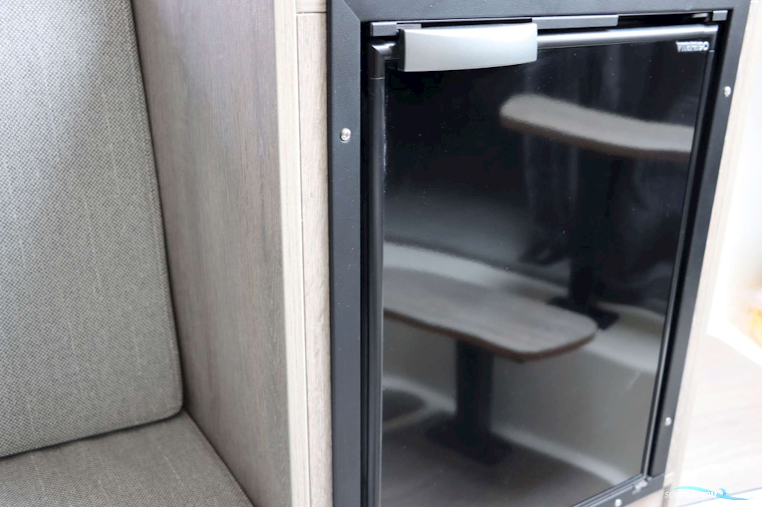 Quicksilver  Activ 875 Sundeck
