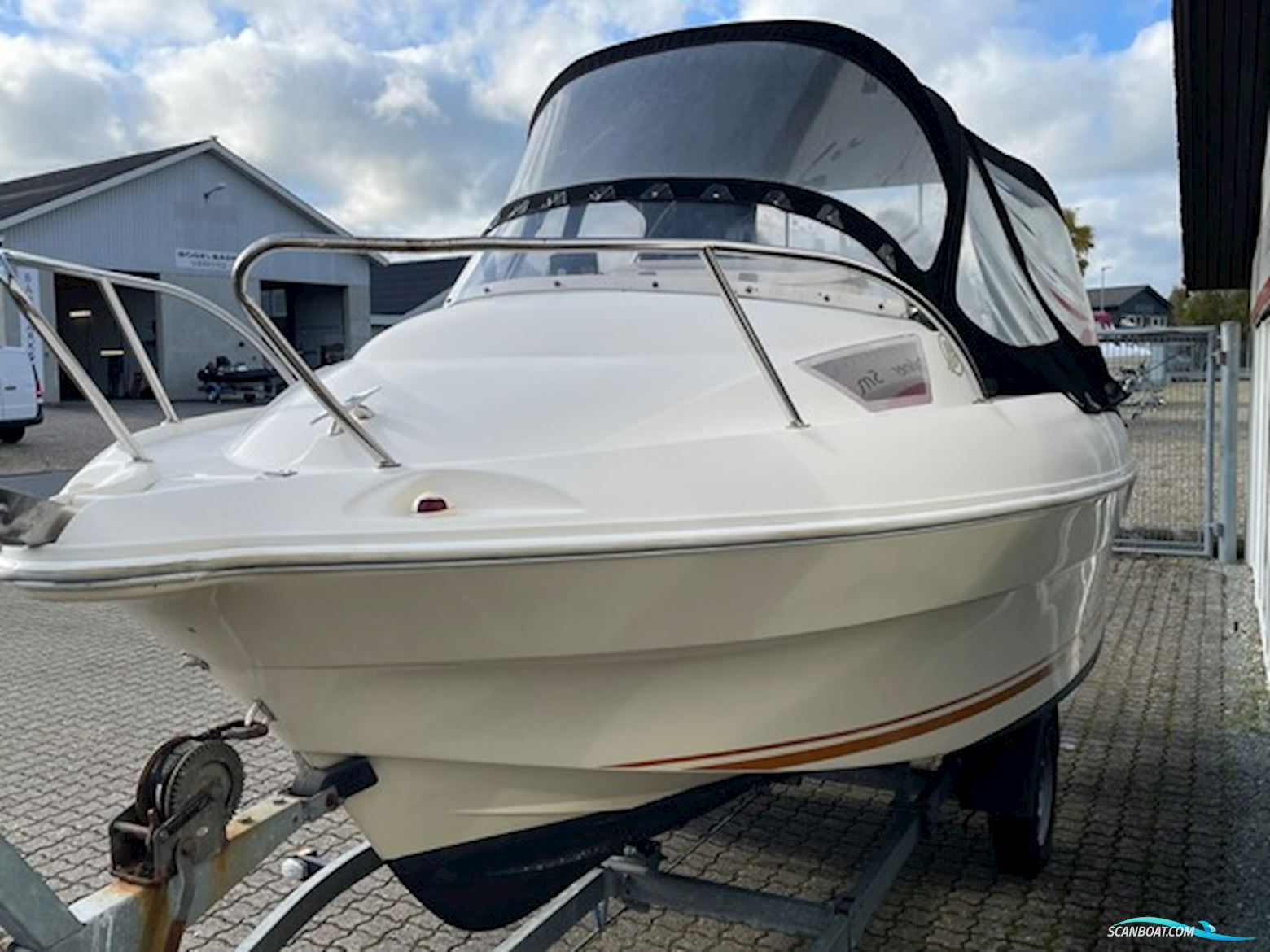 Quicksilver 470 Cruiser Med 40 hk Mercury-Efi 4 Takt og 1000 kg Brenderup Bådtrailer - Engros