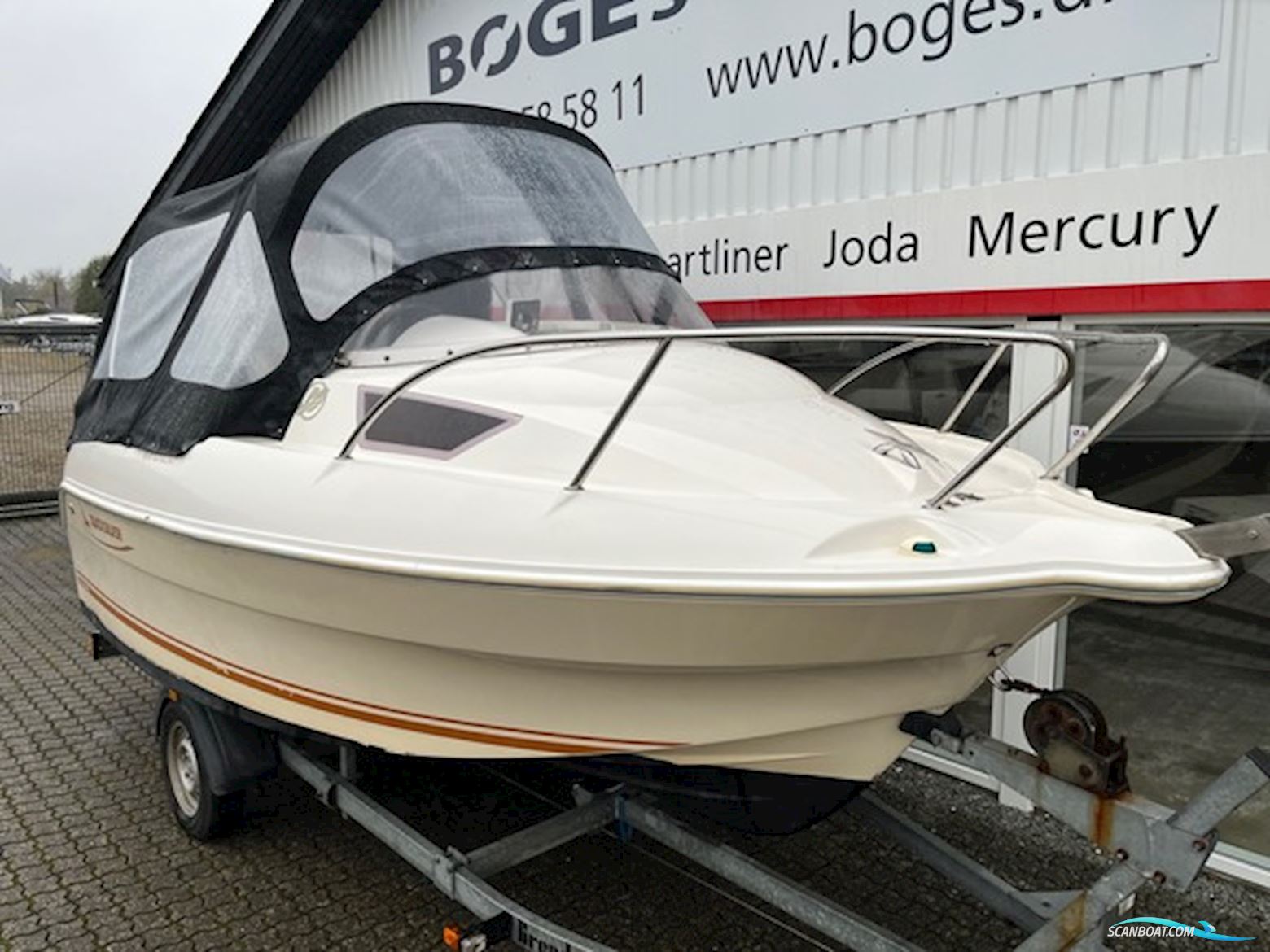 Quicksilver 470 Cruiser med 40 hk Mercury-EFI 4 takt og 1000 kg Brenderup bådtrailer 