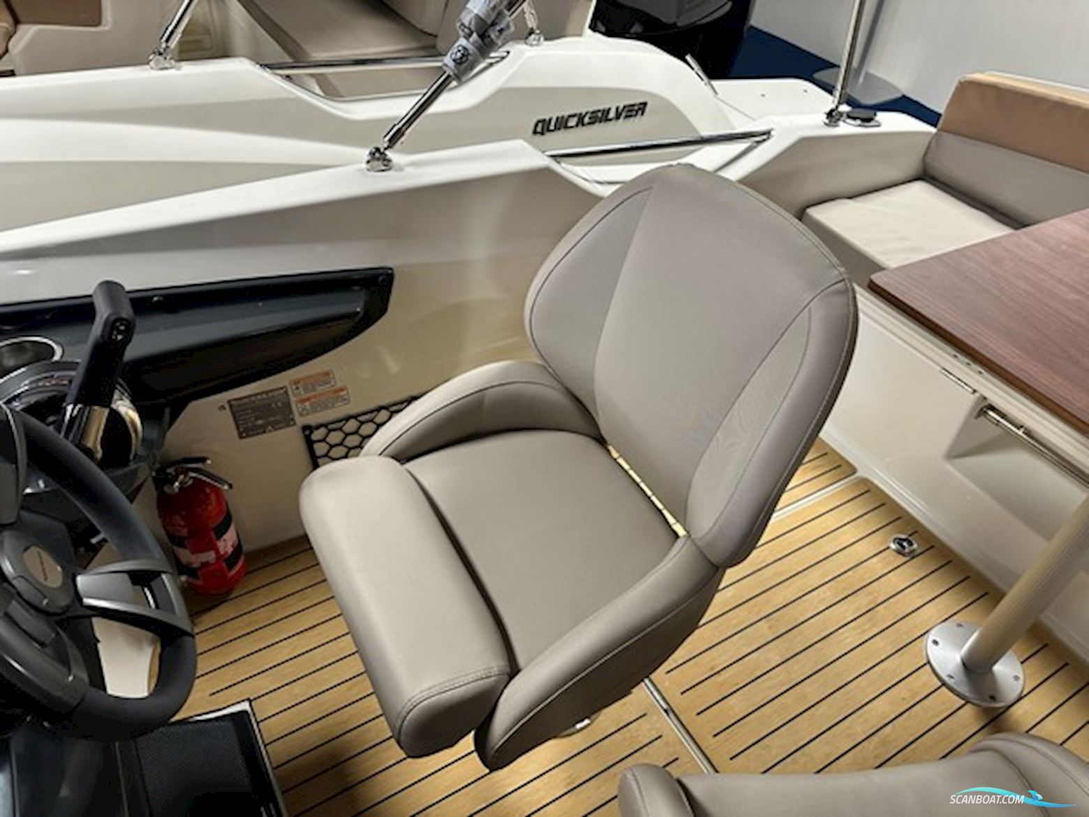 Quicksilver 555 Cabin m/100 hk & Udstyr Komplet Flexiteek NY Båd