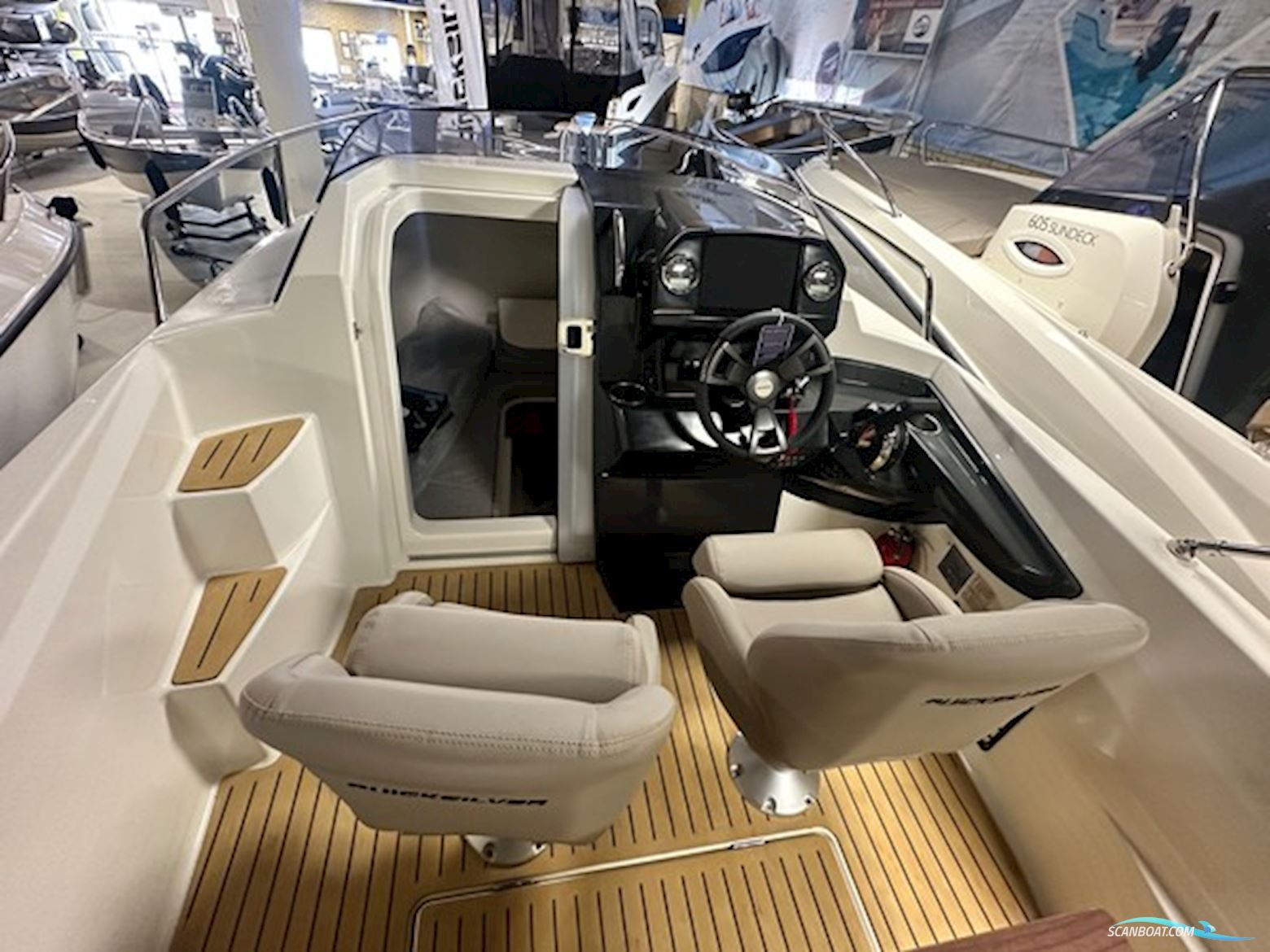 Quicksilver 555 Cabin m/100 hk & Udstyr Komplet Flexiteek NY Båd