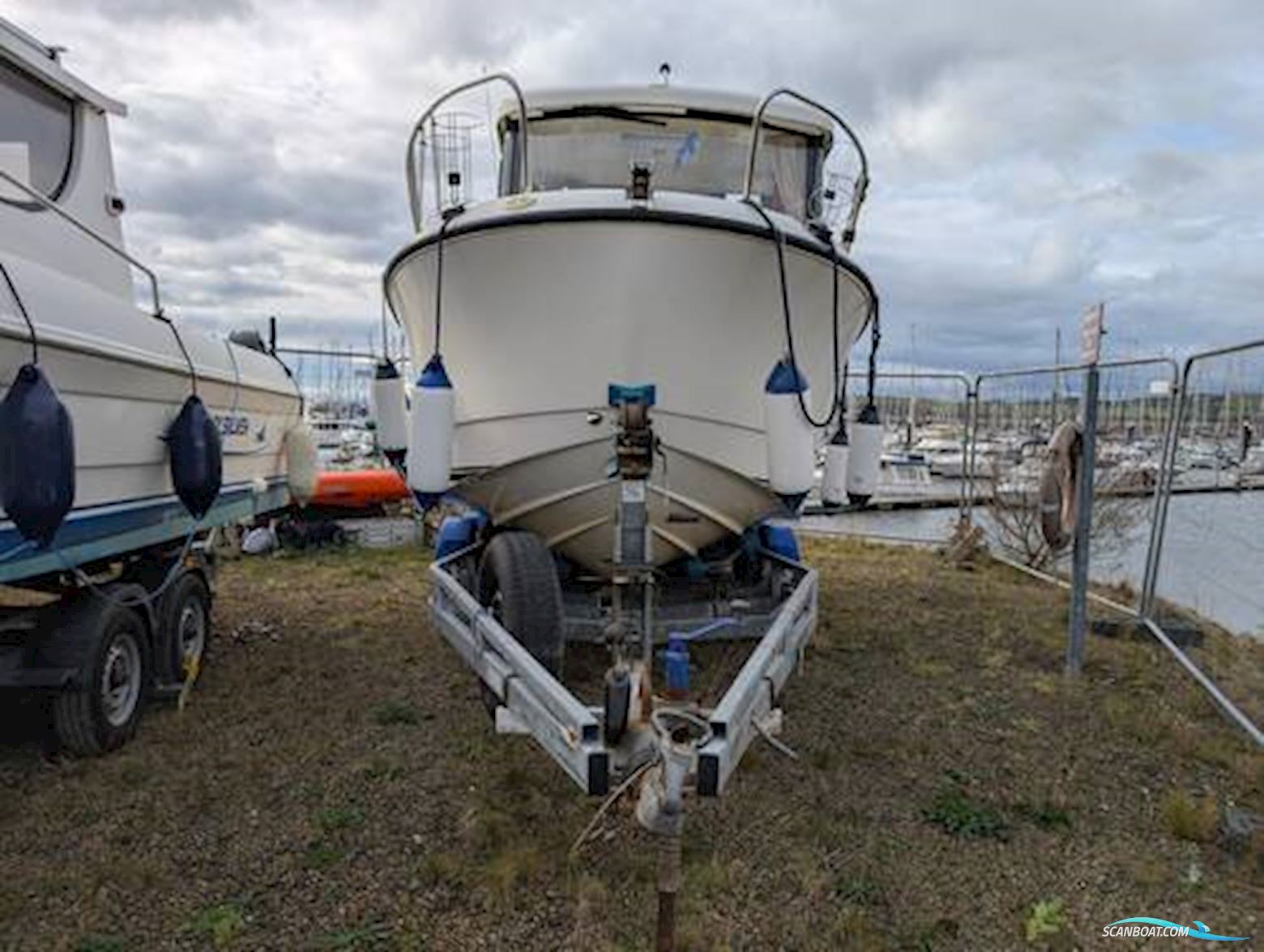 Quicksilver 555 Pilot House