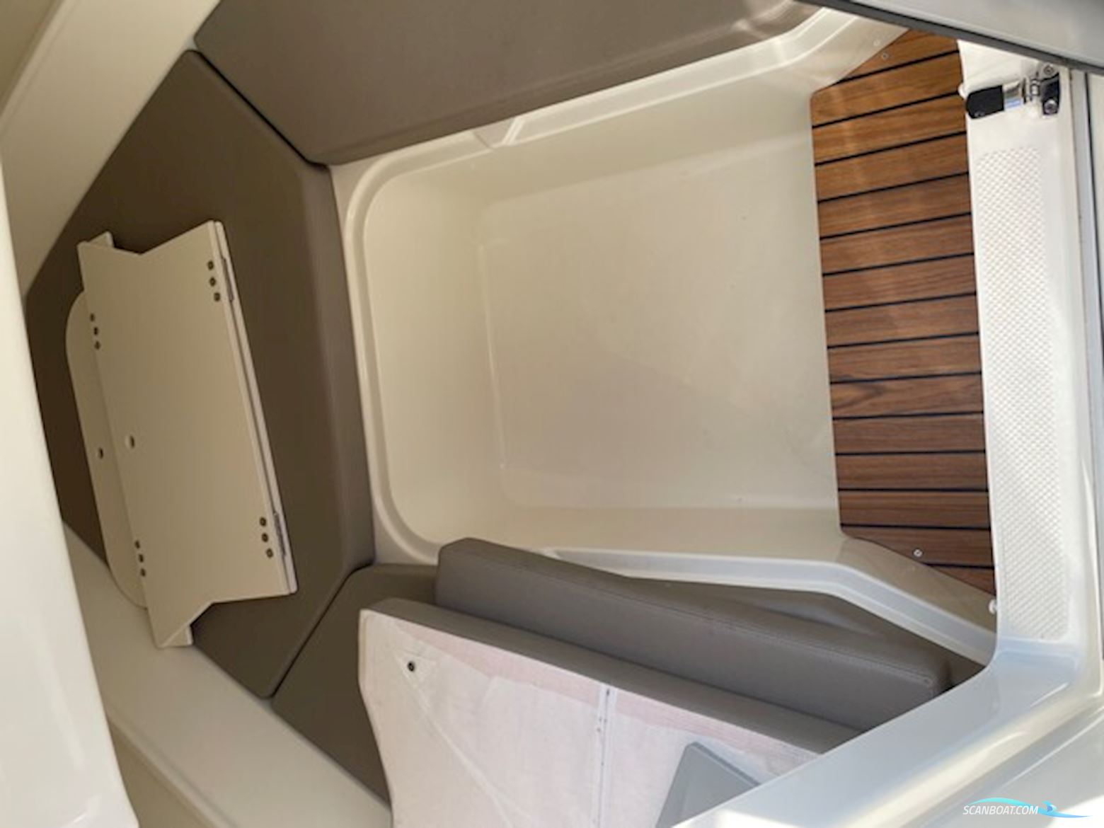 Quicksilver 605 Sundeck Med Mercury F150 Elpt Efi og Brenderup 1800 kg