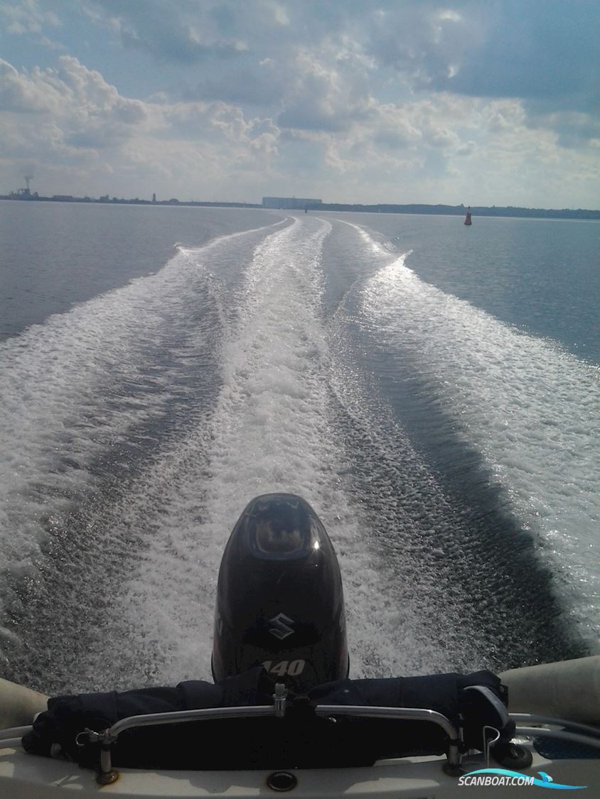 Quicksilver 630 Commander Walk Around