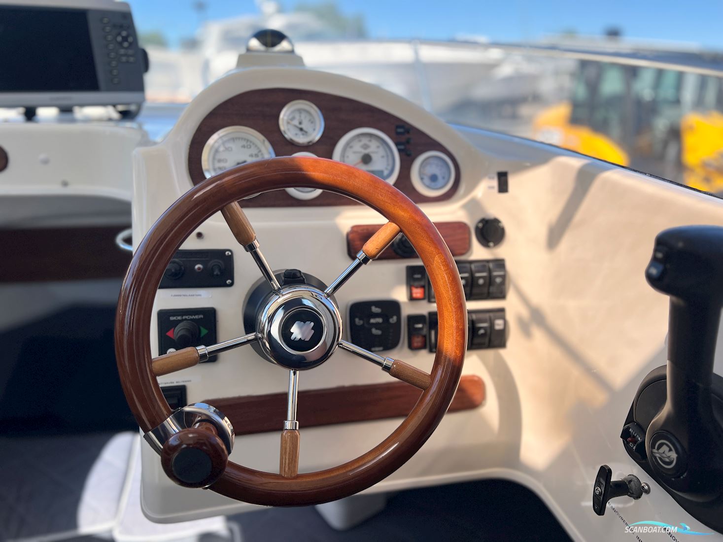 Quicksilver 640 Pilothouse