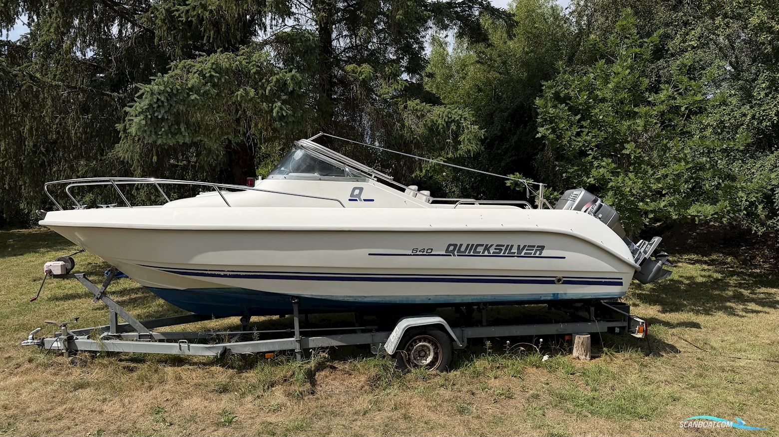 Quicksilver 640 Walk Around