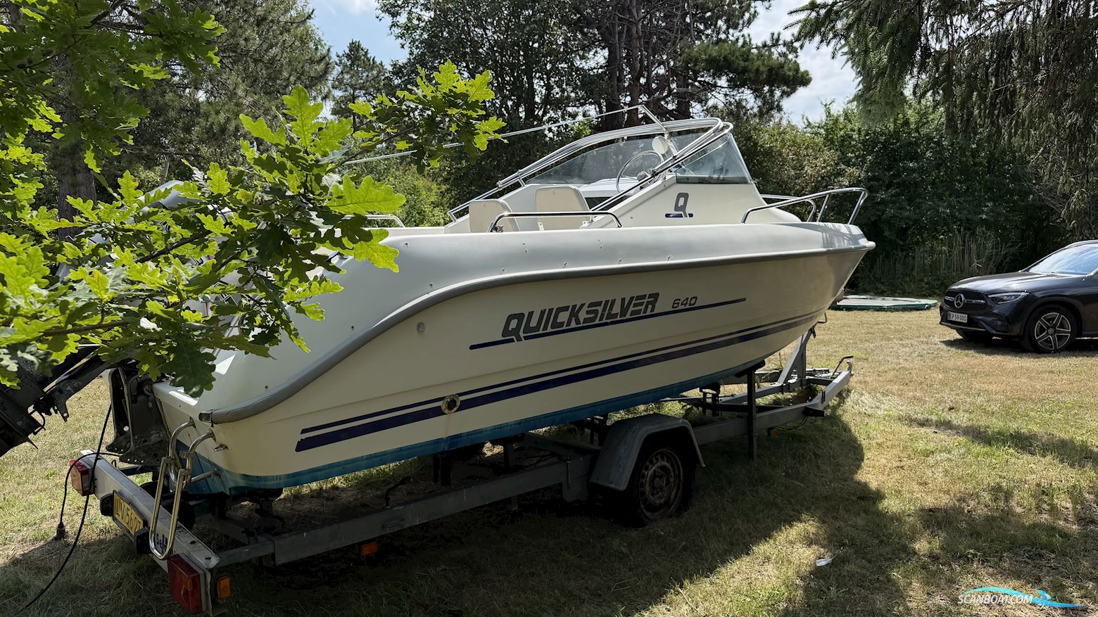 Quicksilver 640 Walk Around