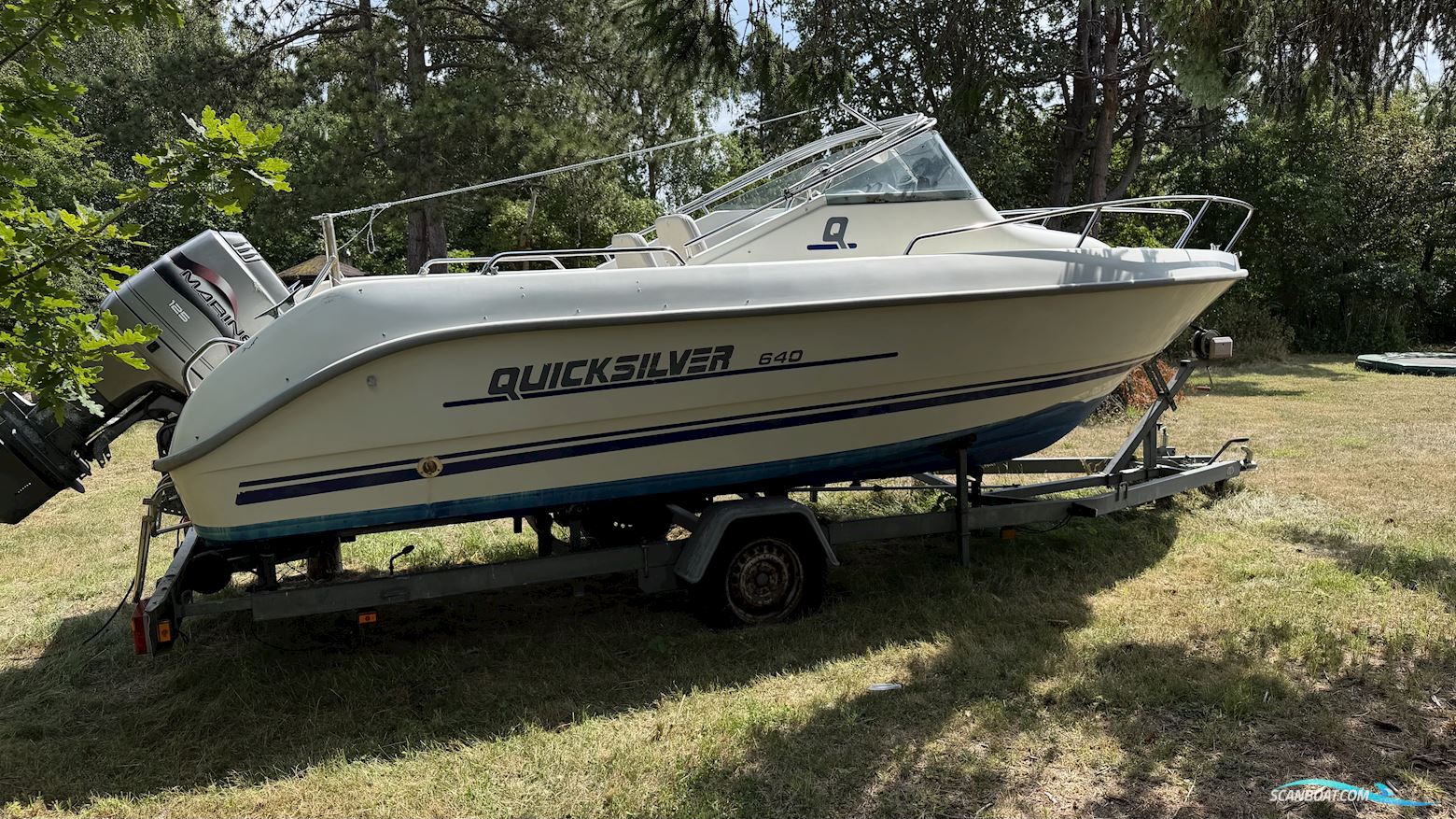 Quicksilver 640 Walk Around