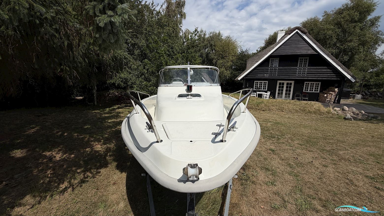 Quicksilver 640 Walk Around