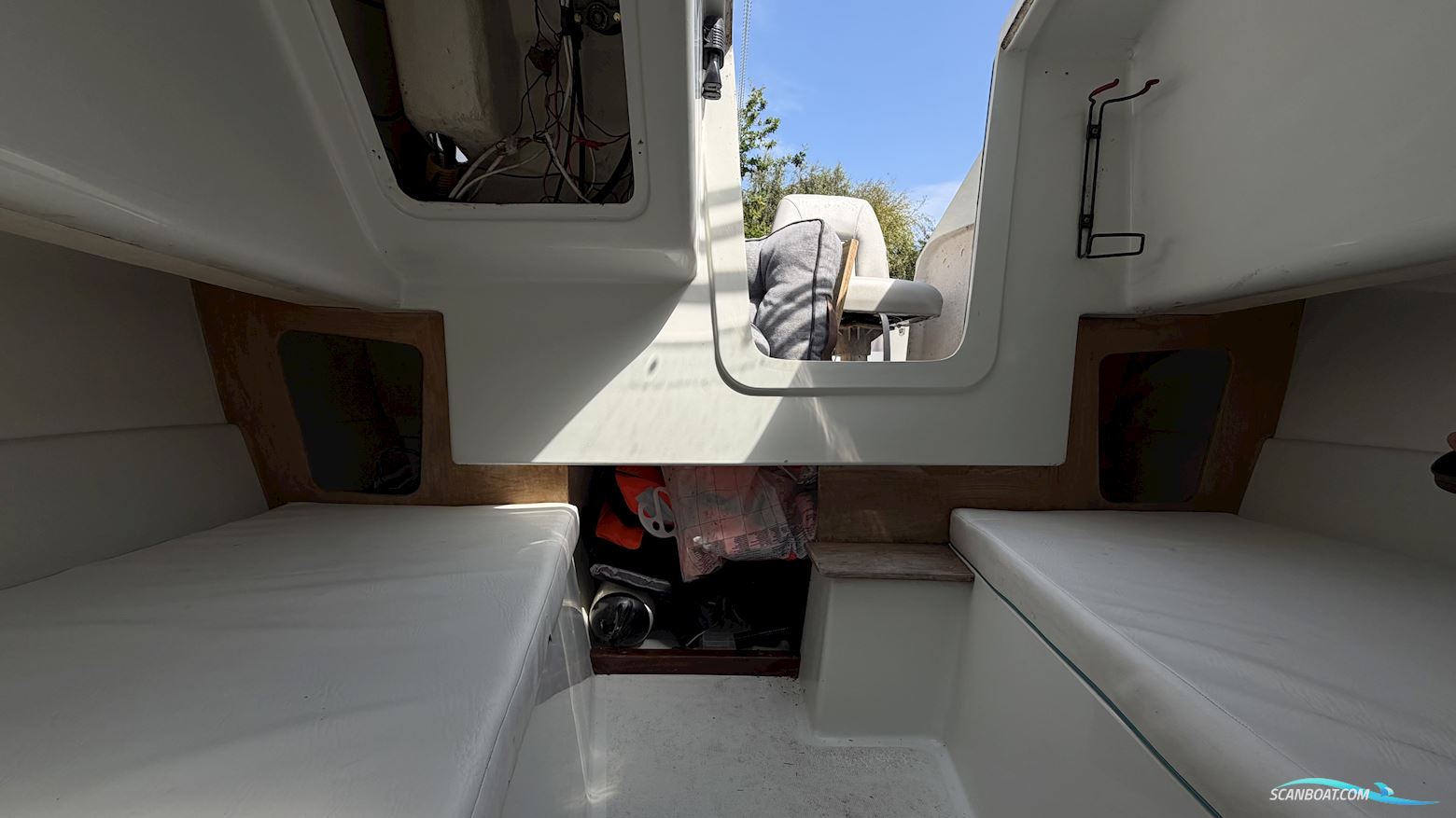 Quicksilver 640 Walk Around
