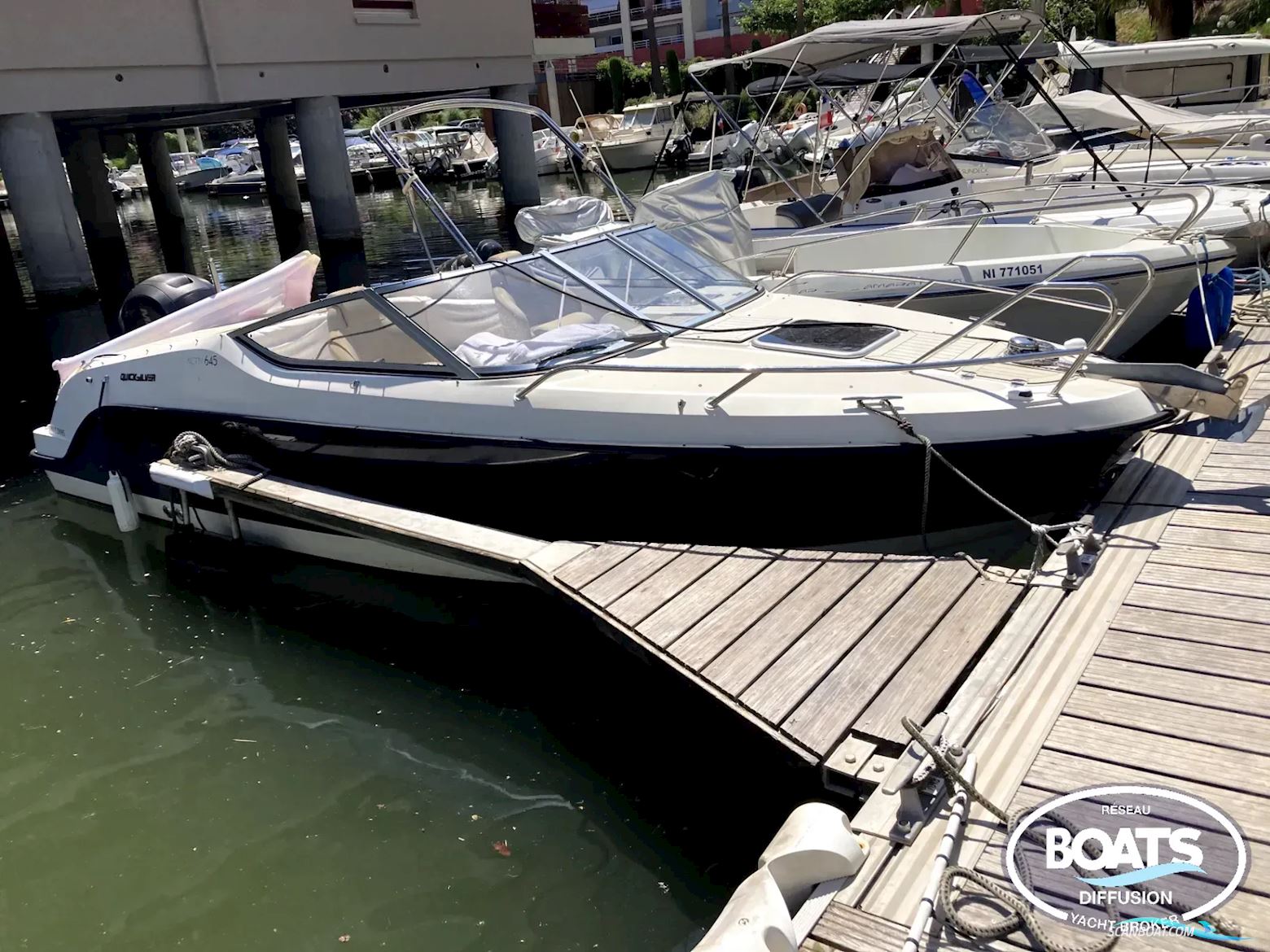 Quicksilver 645 Activ Cabin Motorboot 2015, mit Mercury motor, Frankreich
