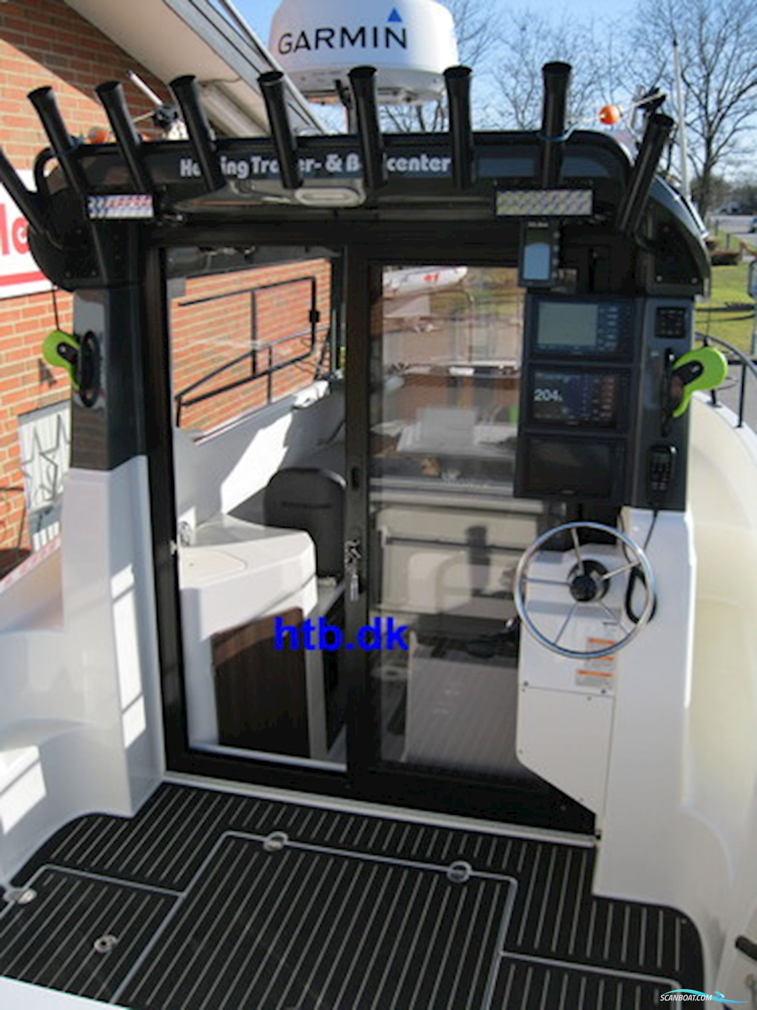 Quicksilver 675 Pilothouse Explorer Edition model m/Mercury F250 hk V8 Verado og Brenderup trailer - NU NEDSAT KR. 200.000,- !