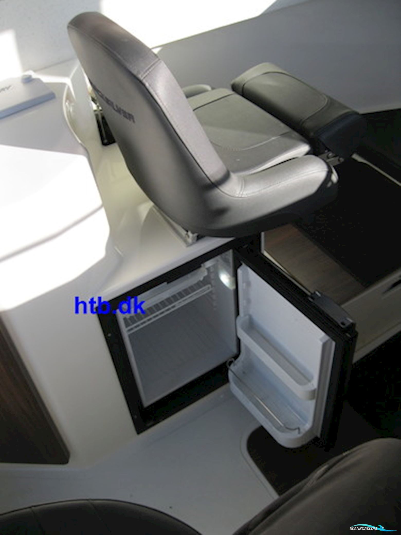 Quicksilver 675 Pilothouse Explorer Edition model m/Mercury F250 hk V8 Verado og Brenderup trailer - NU NEDSAT KR. 200.000,- !